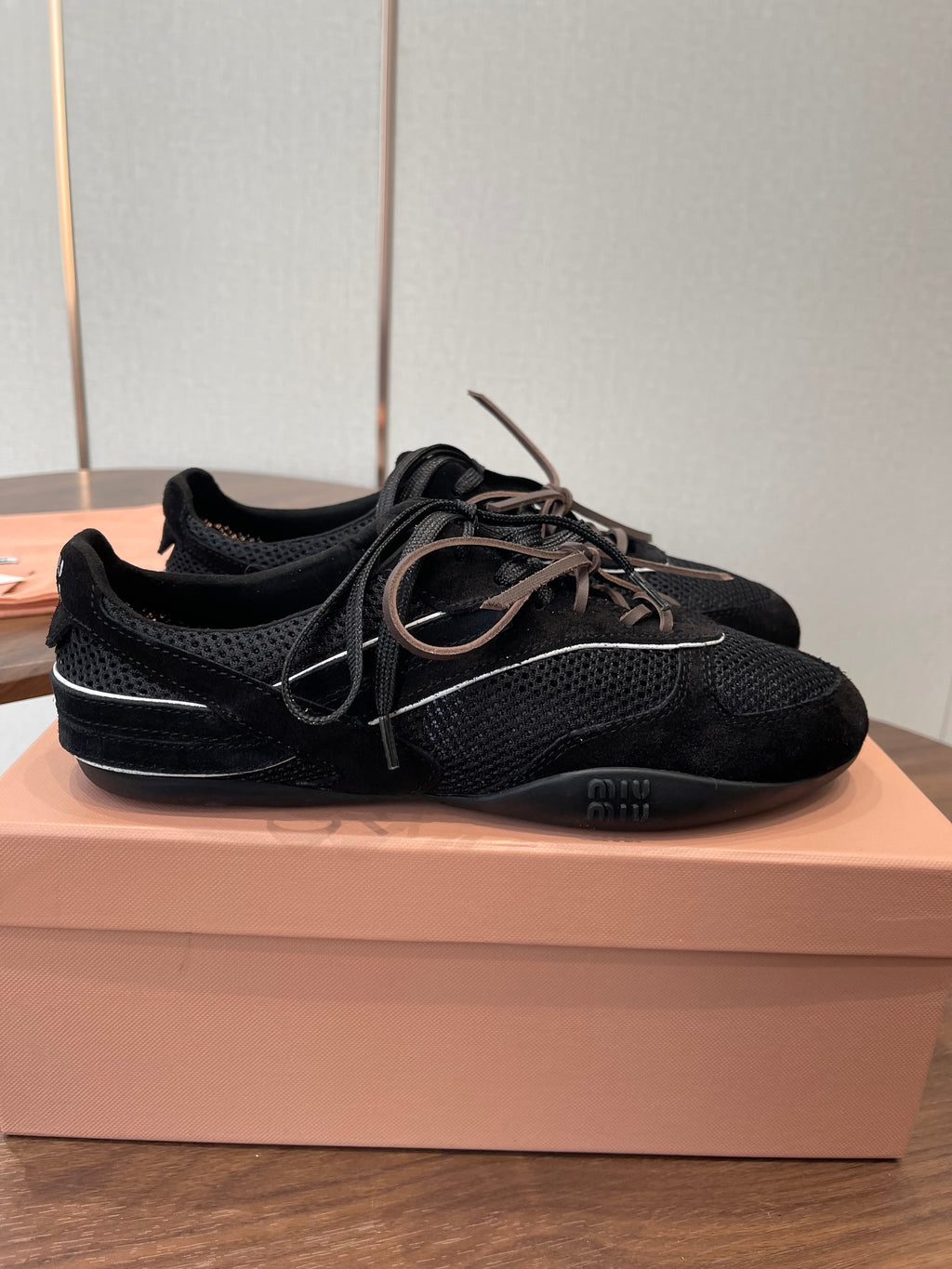 M-Sneakers