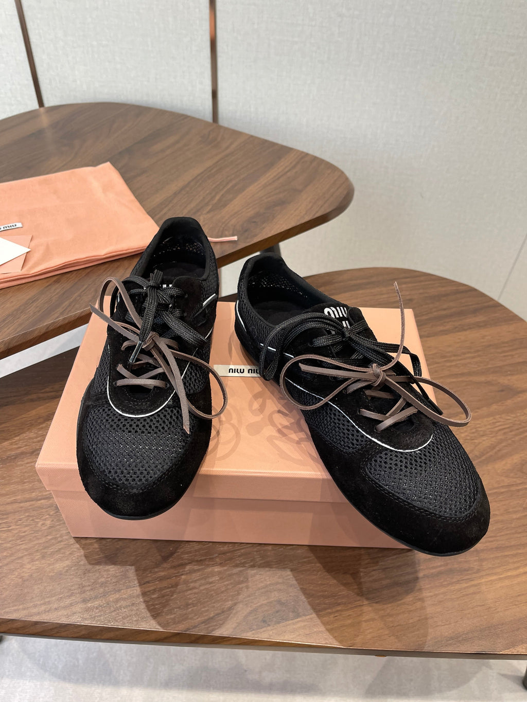 M-Sneakers