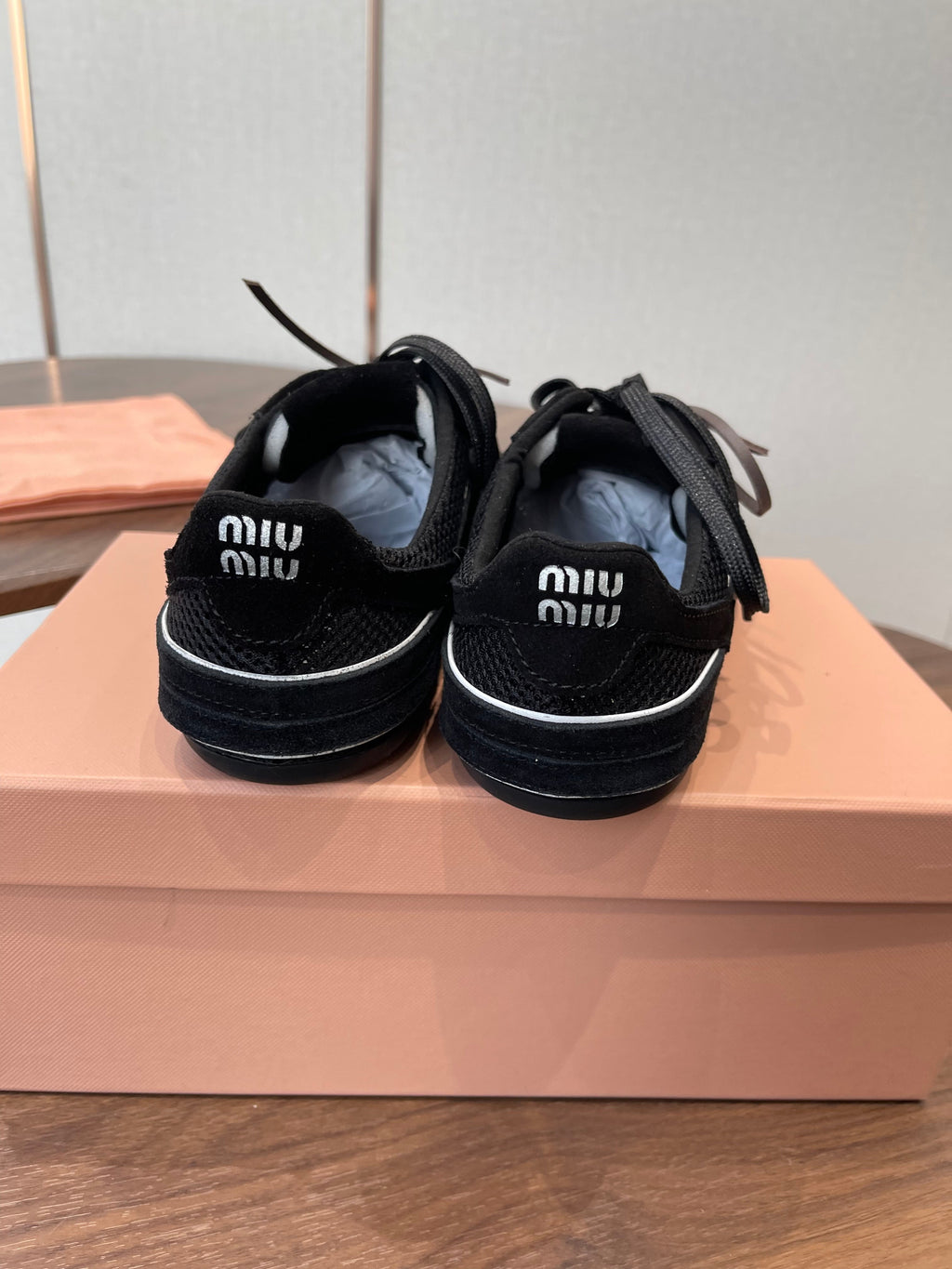 M-Sneakers