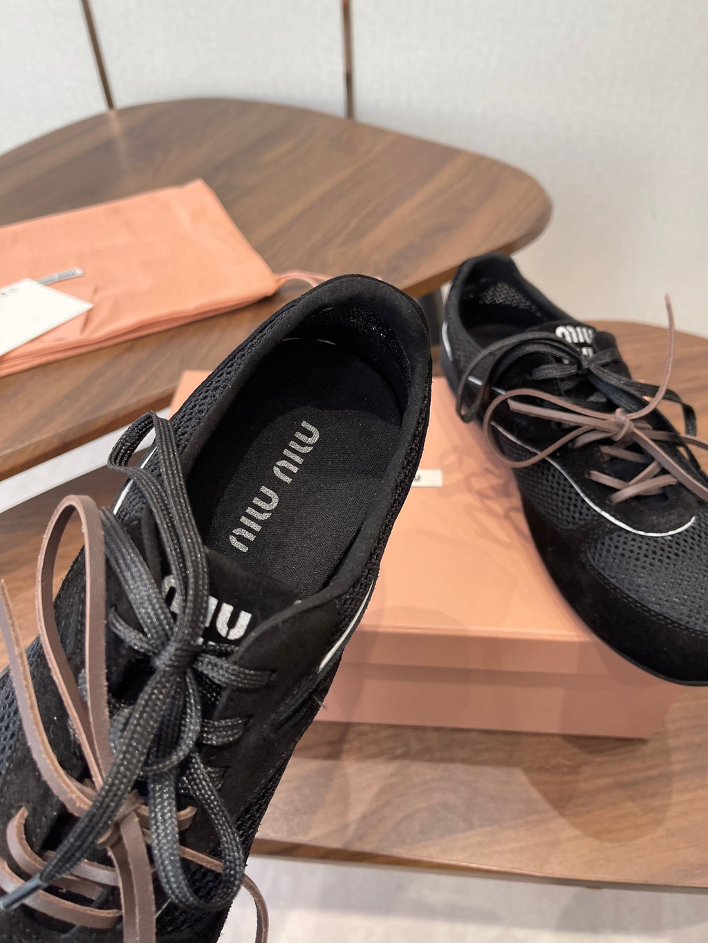 M-Sneakers