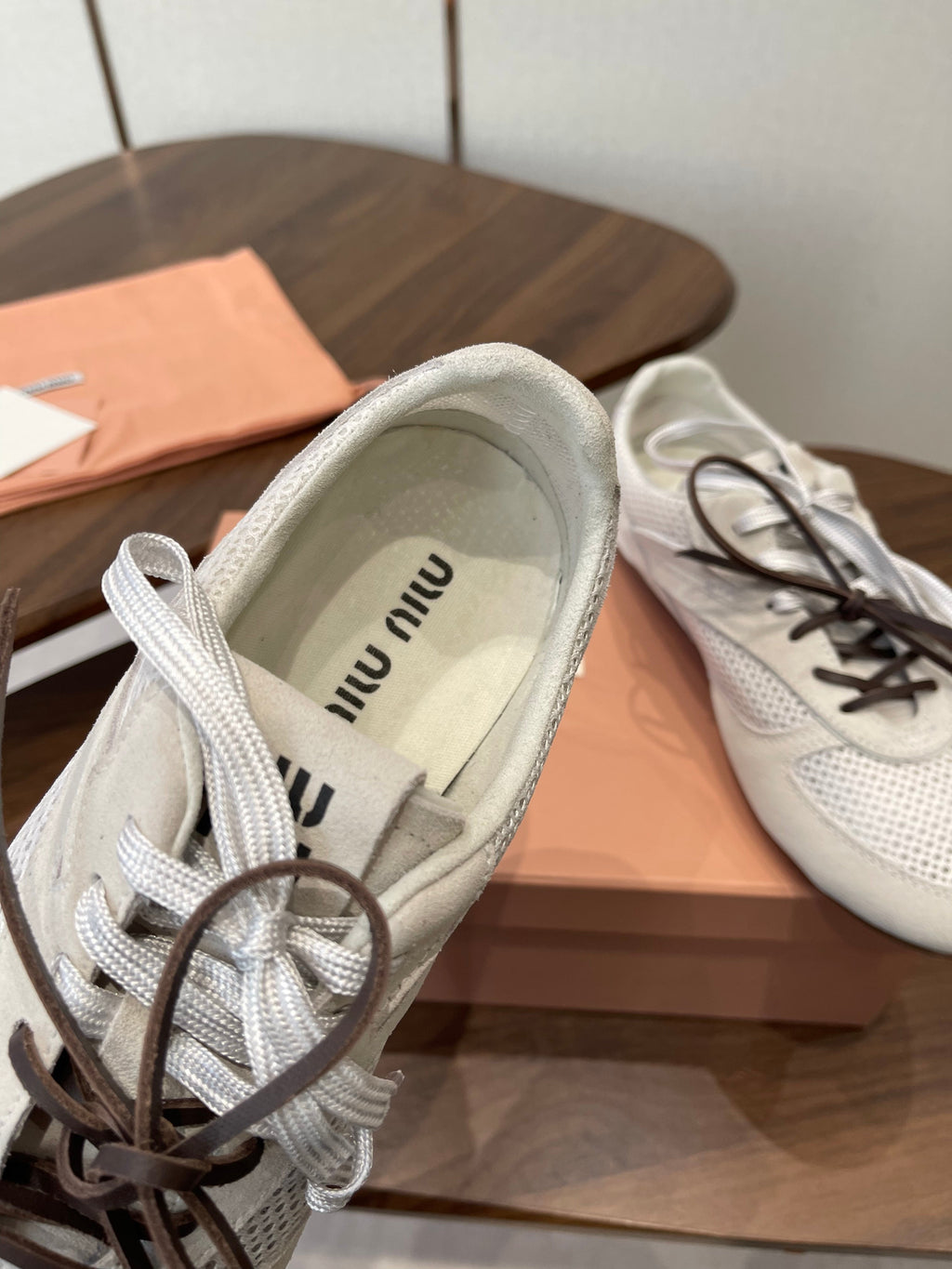 M-Sneakers