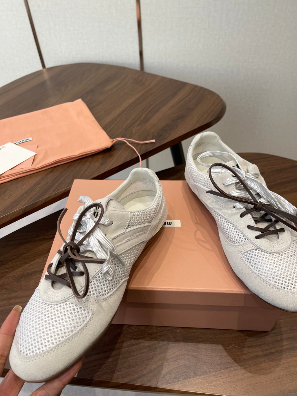 M-Sneakers