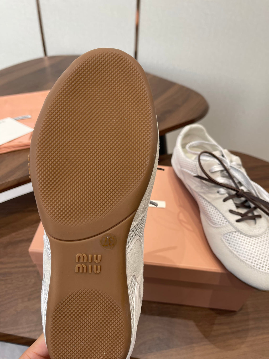 M-Sneakers