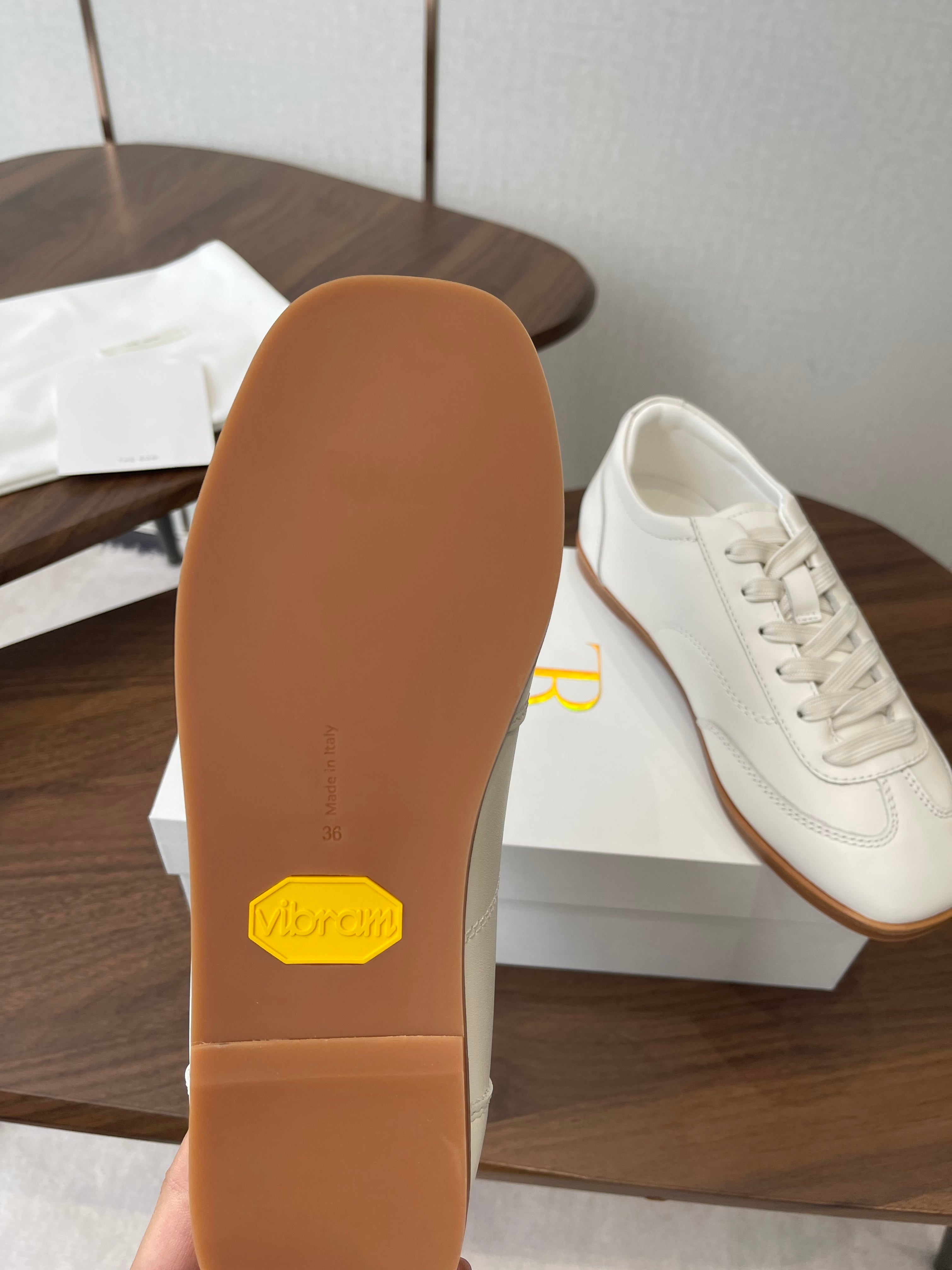 T-Sneakers