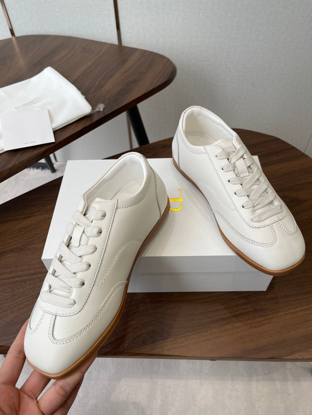 T-Sneakers