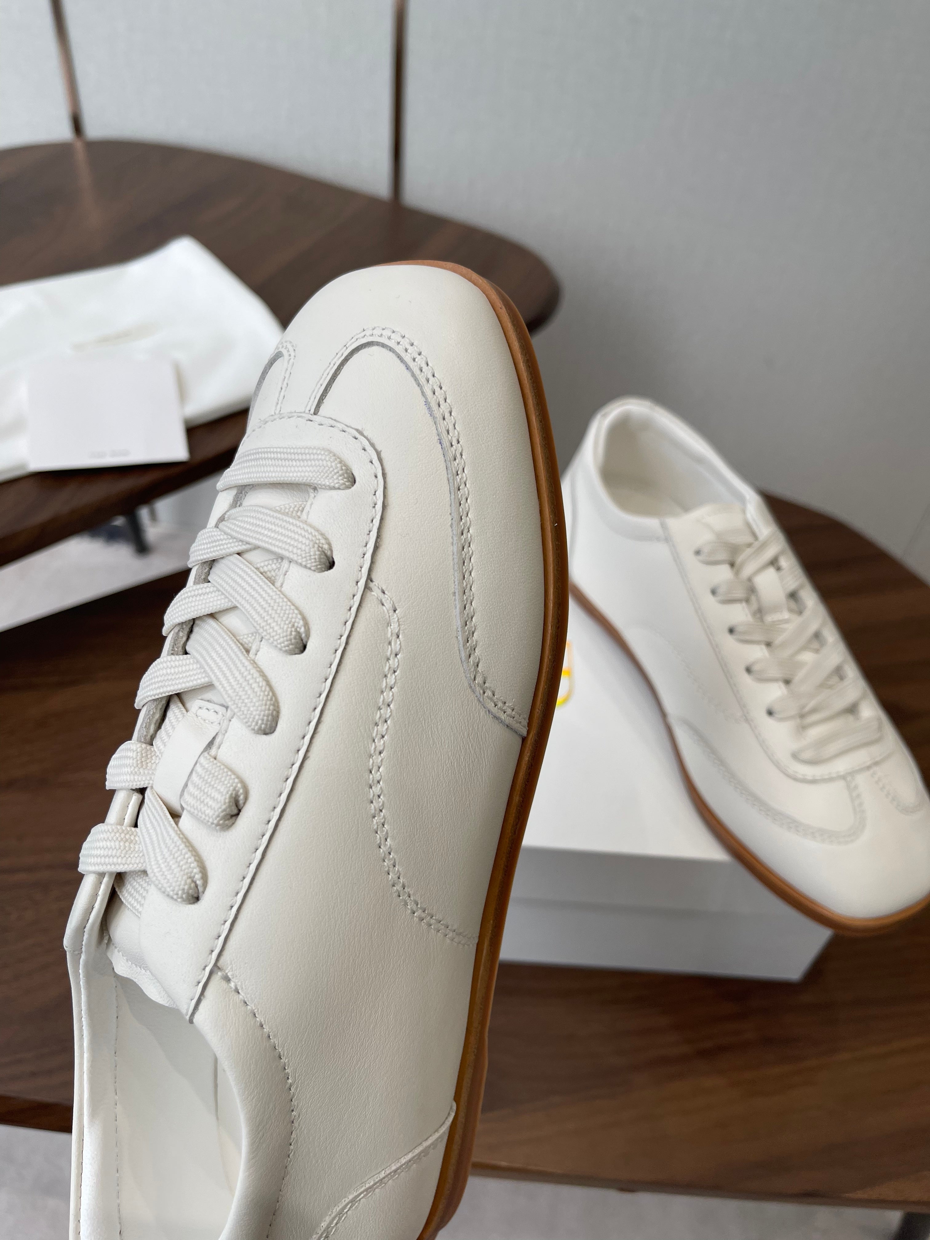 T-Sneakers