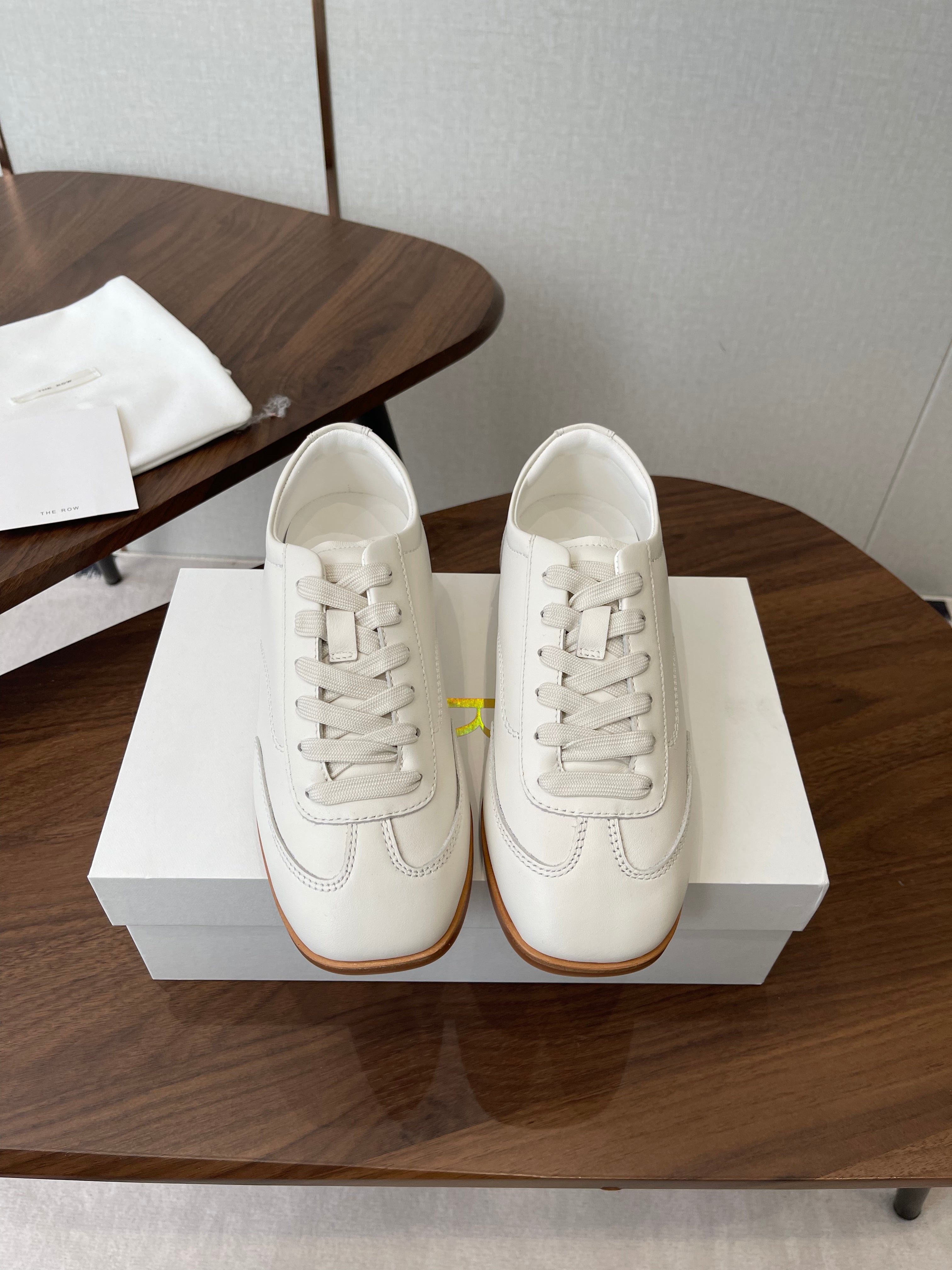 T-Sneakers