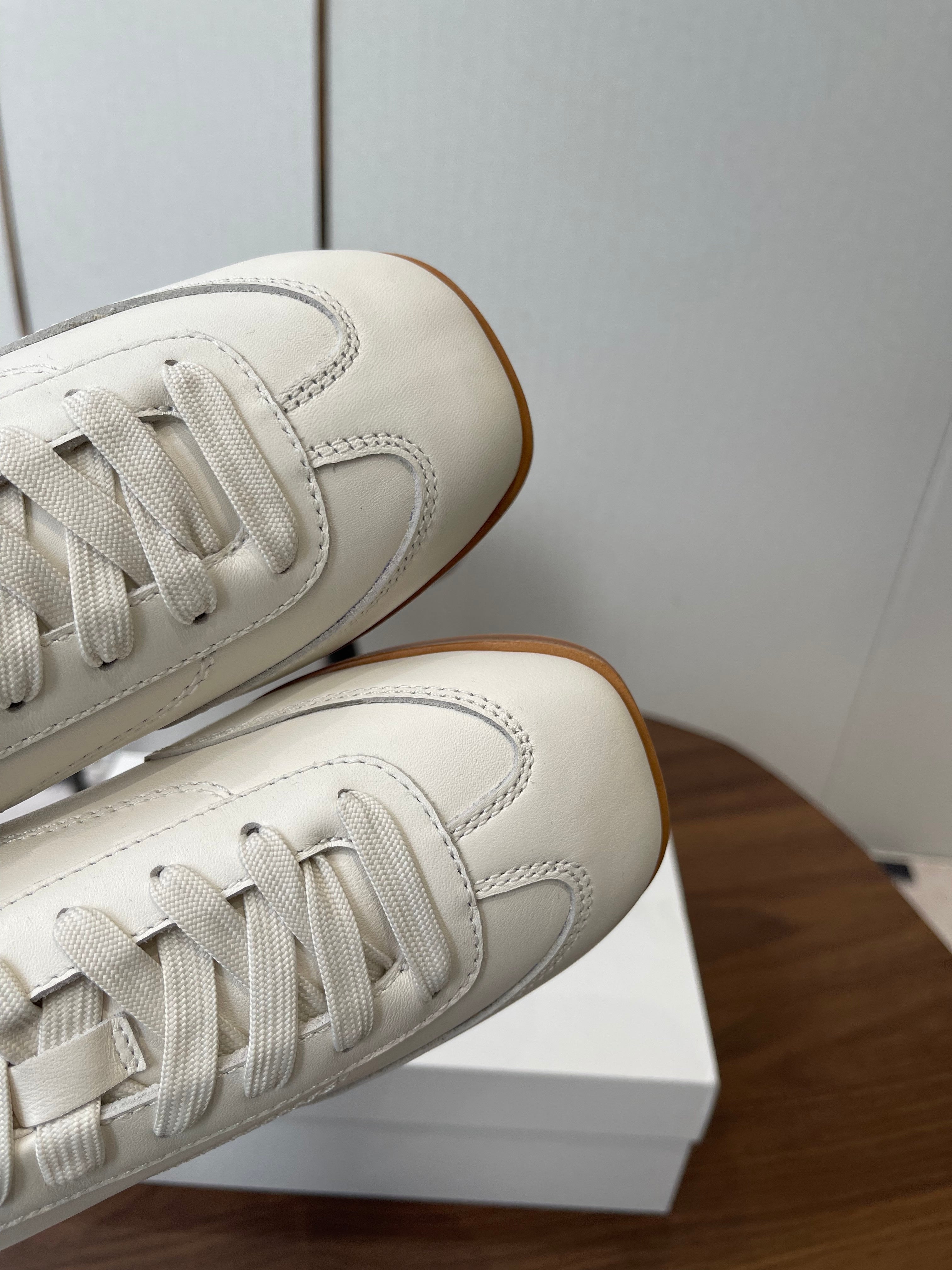 T-Sneakers