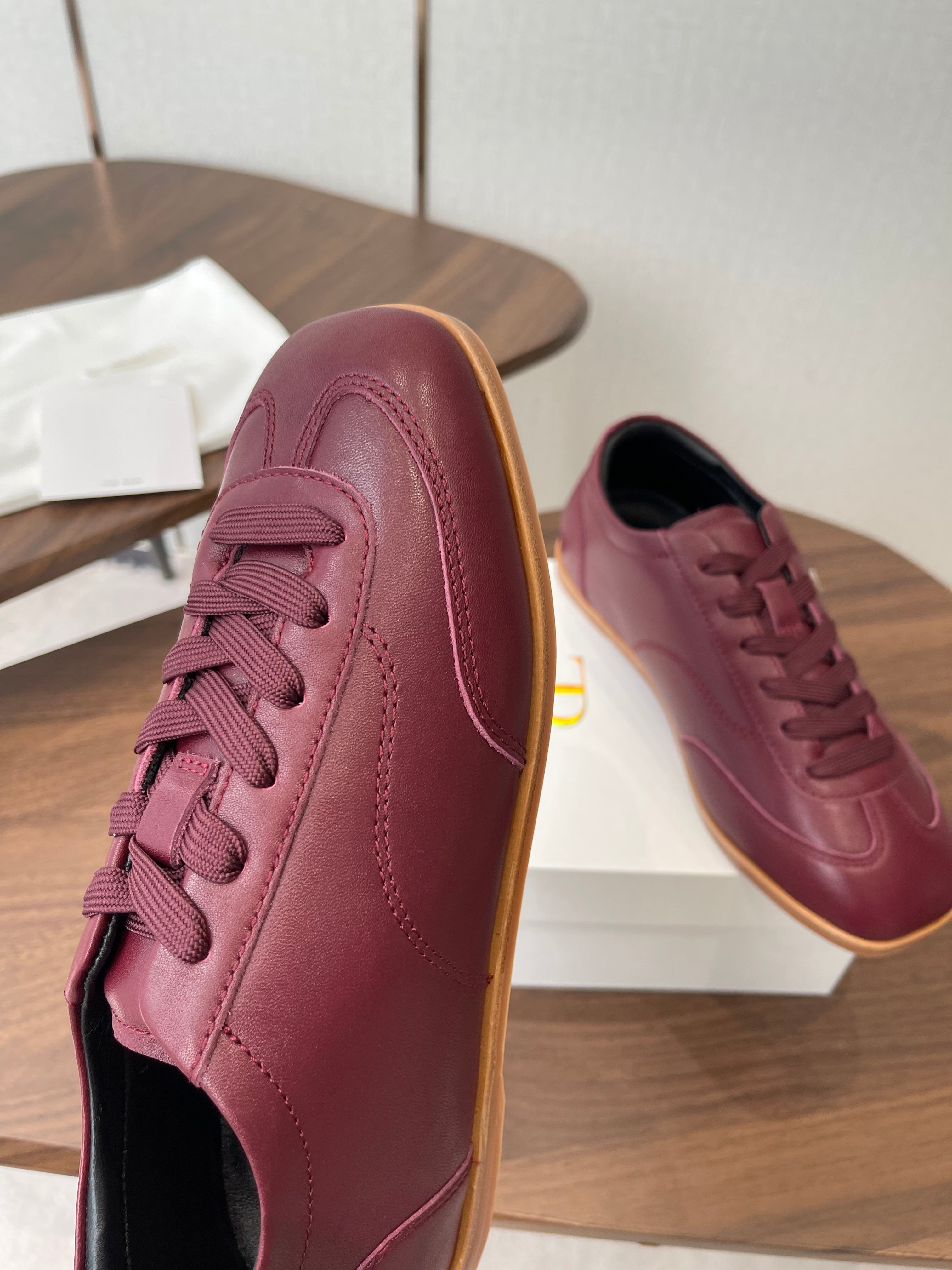 T-Sneakers