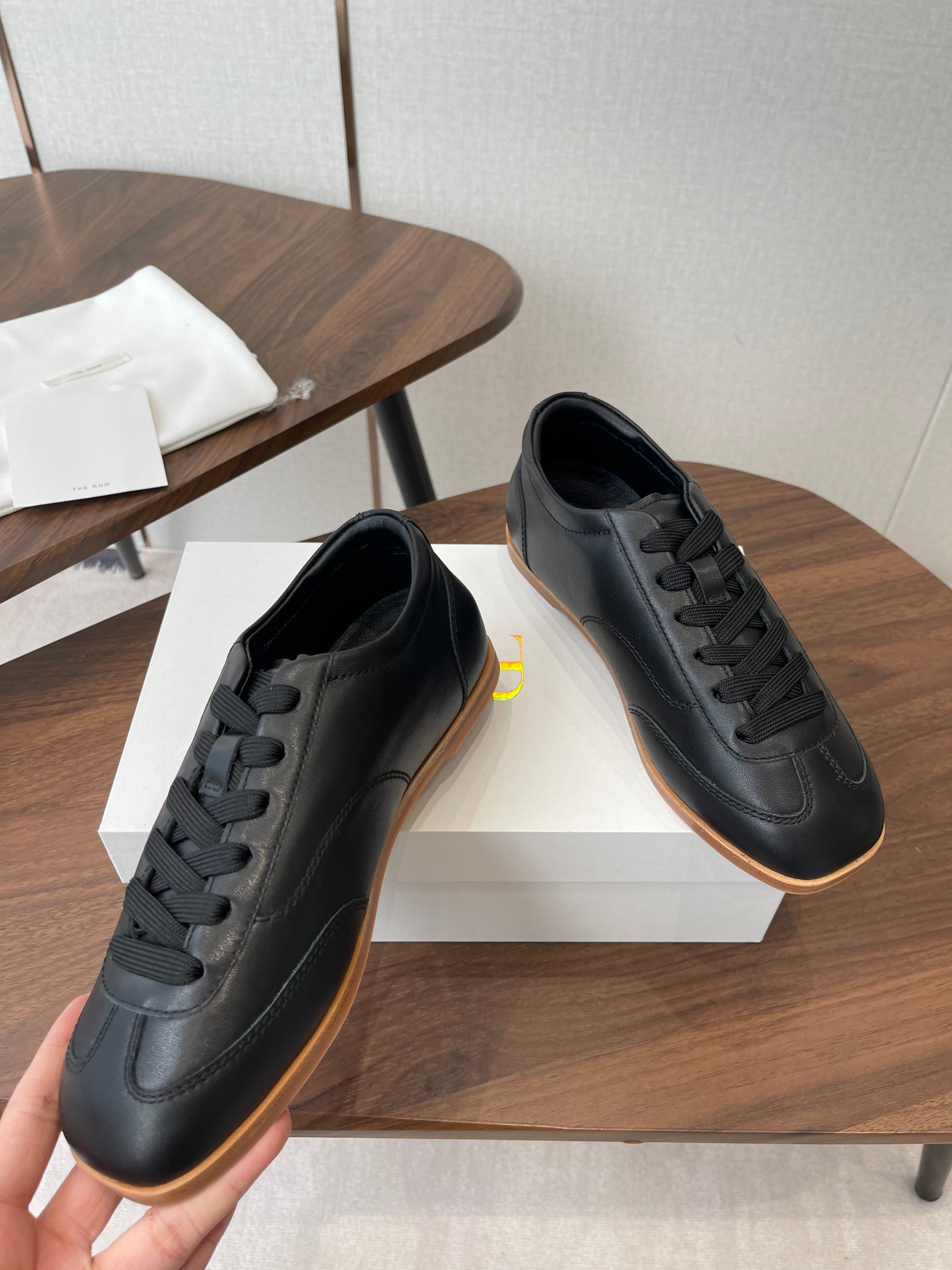 T-Sneakers