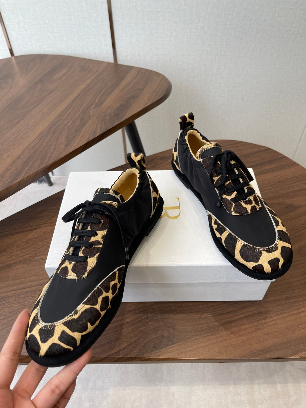 T-Sneakers