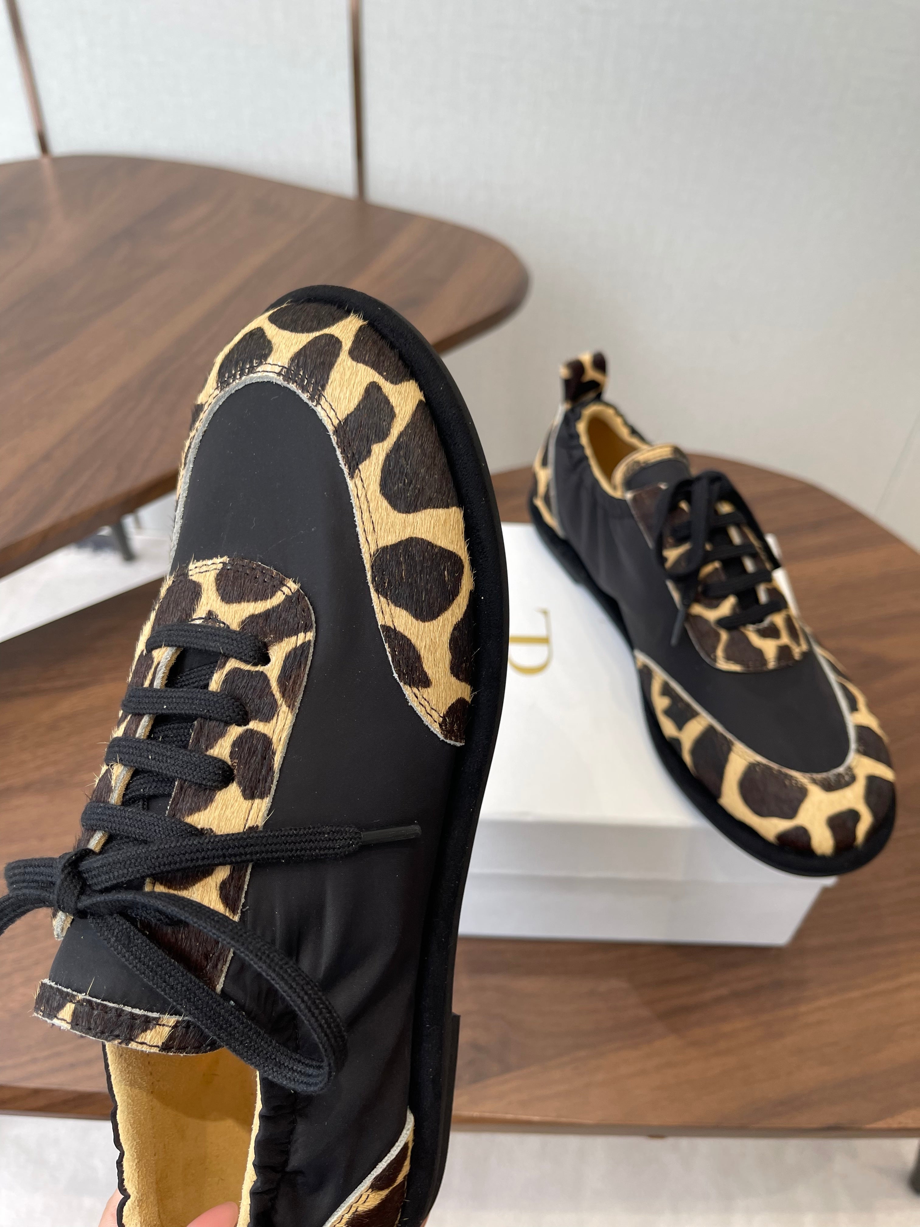 T-Sneakers