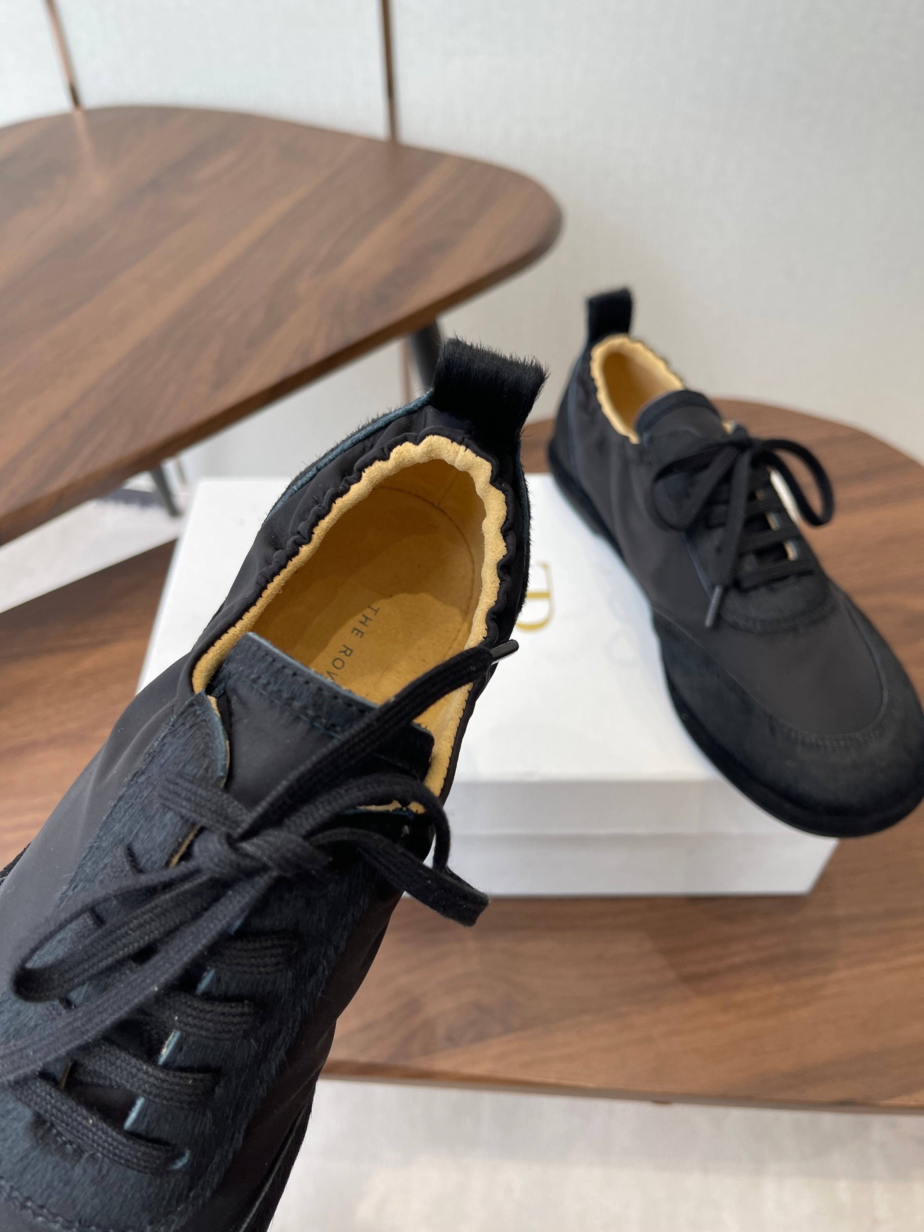 T-Sneakers