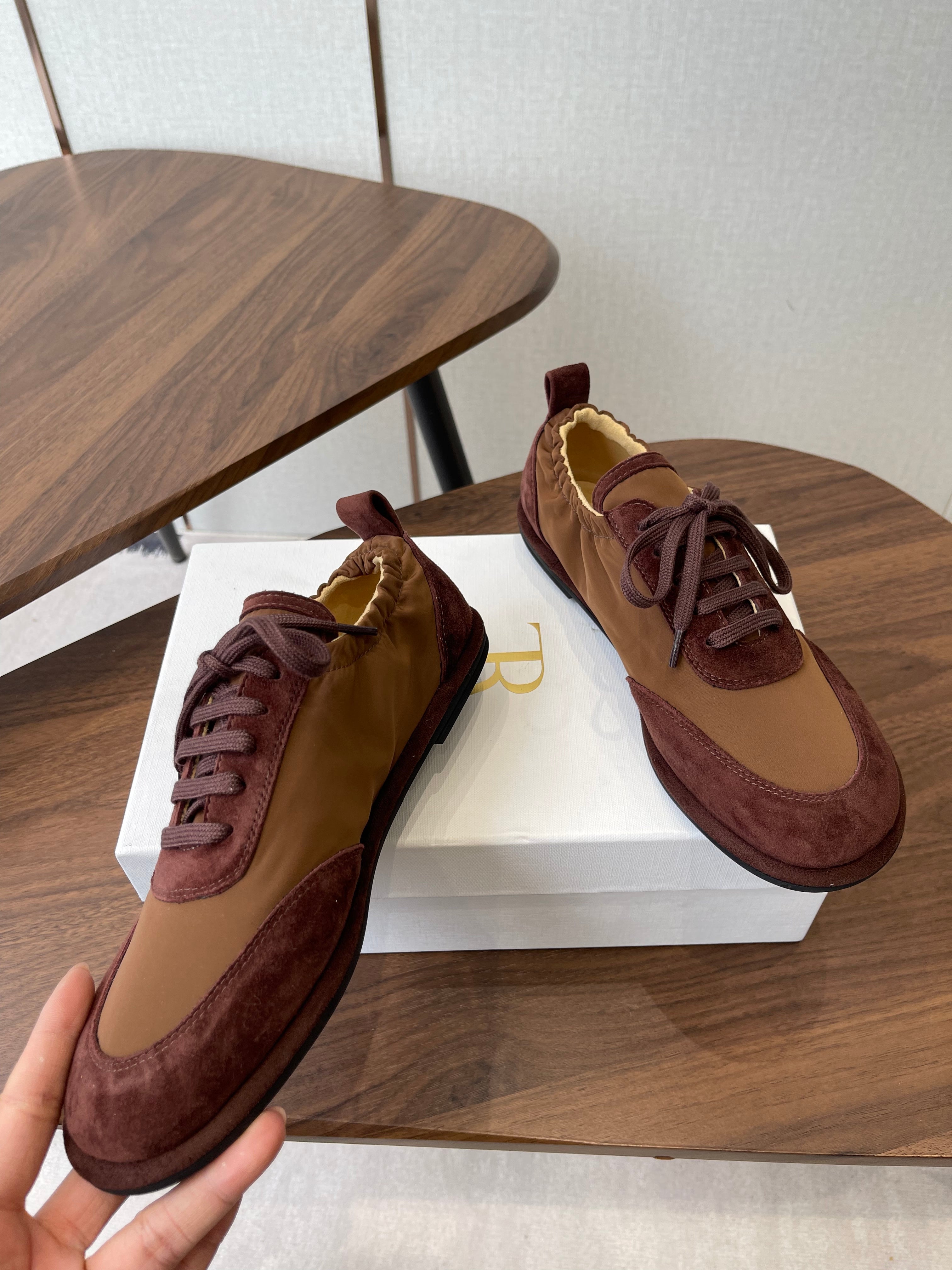 T-Sneakers