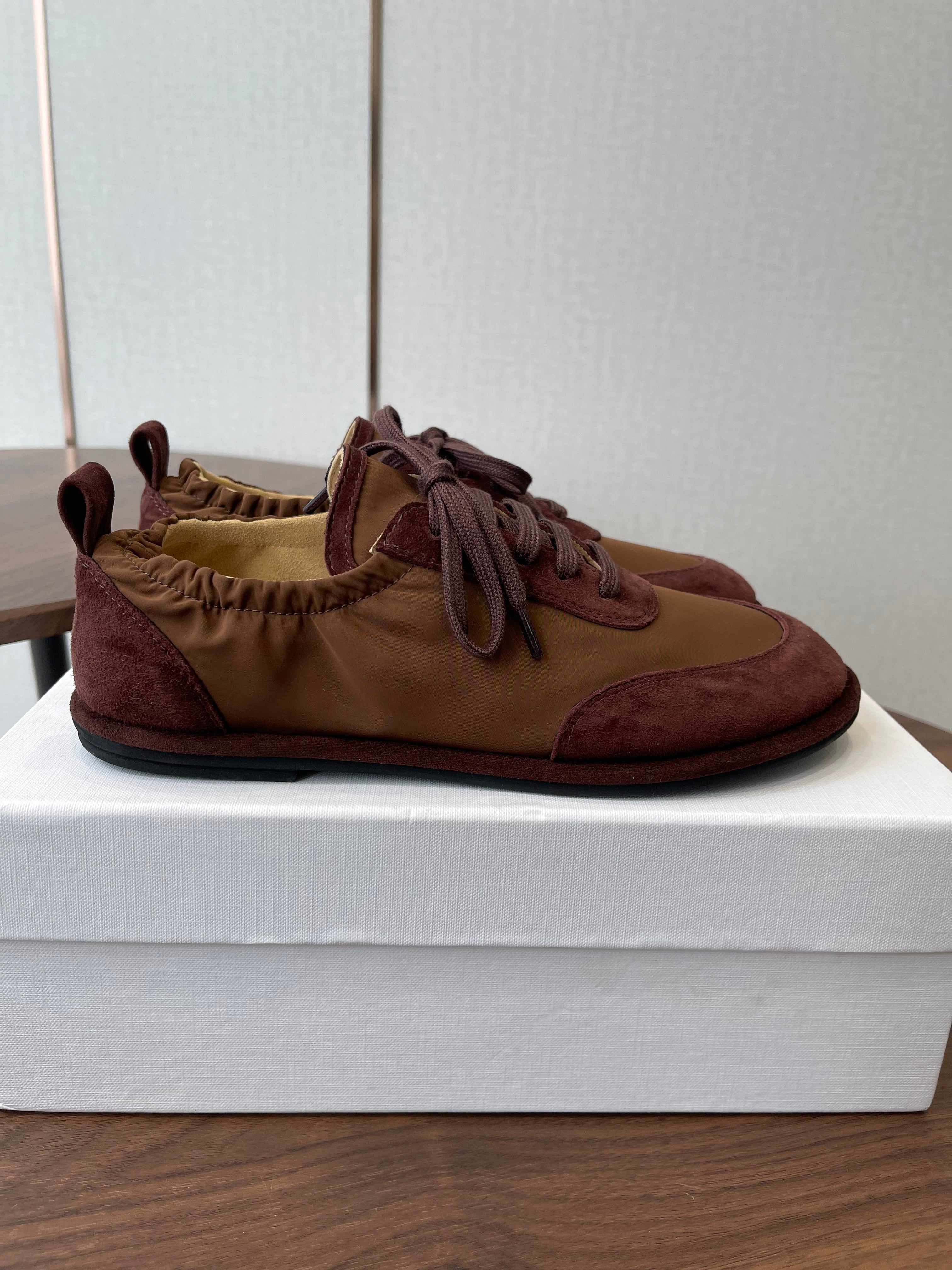 T-Sneakers