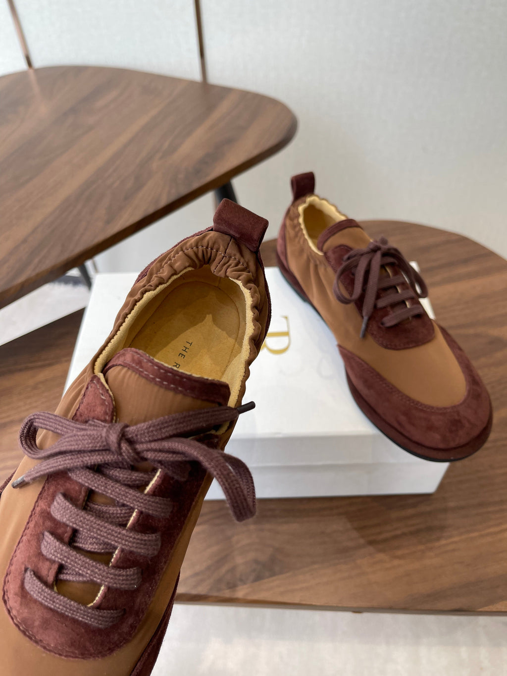 T-Sneakers