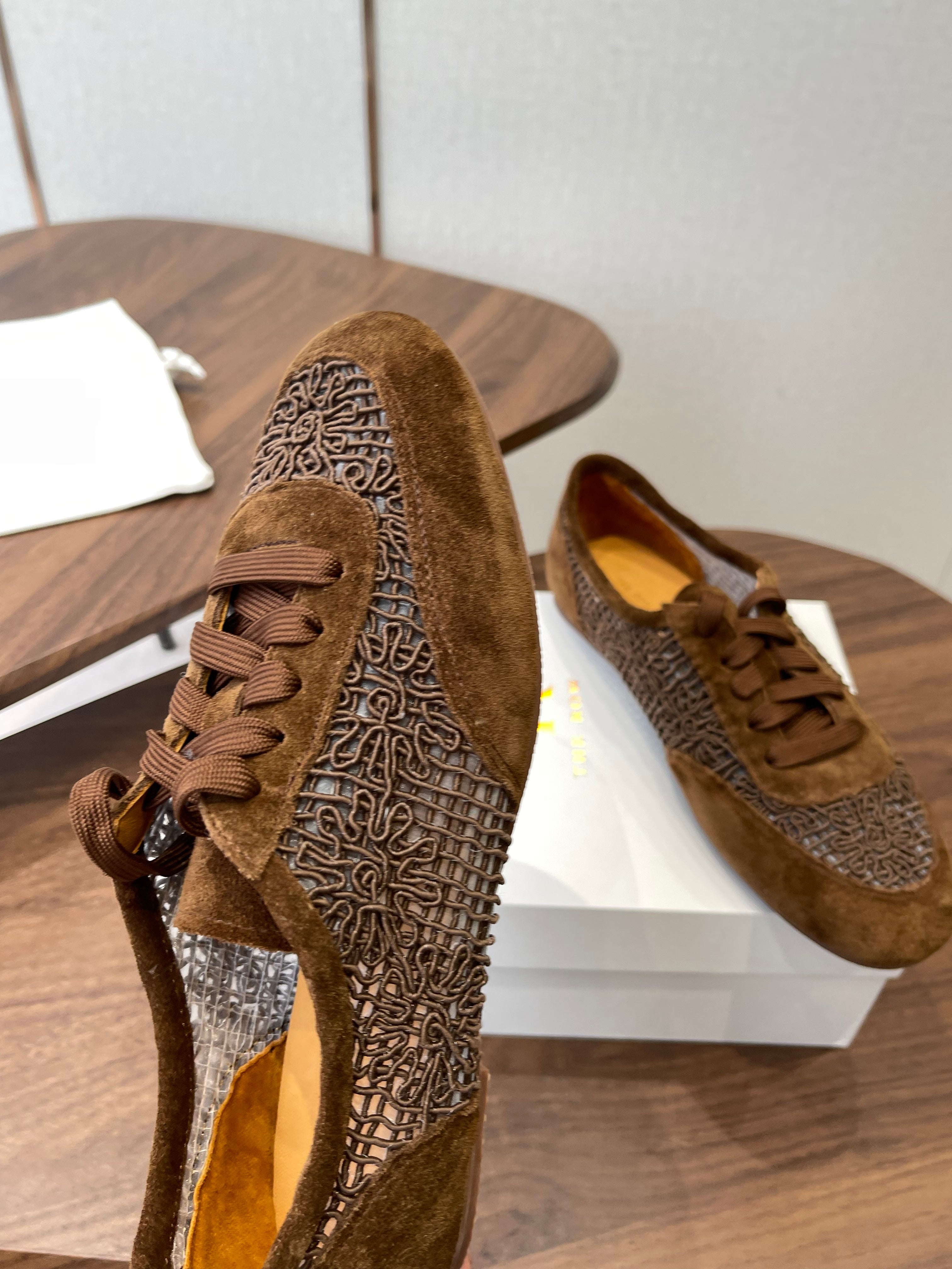 T-Sneakers