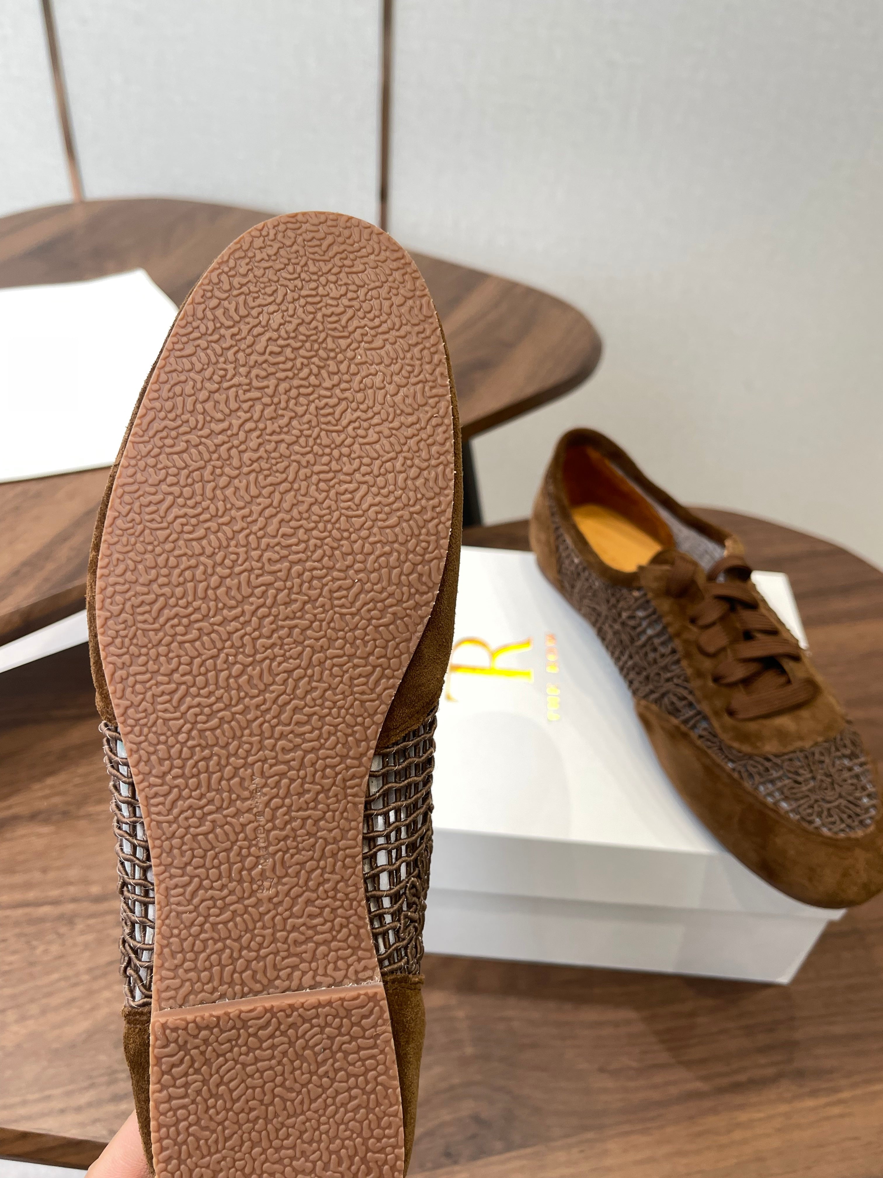 T-Sneakers