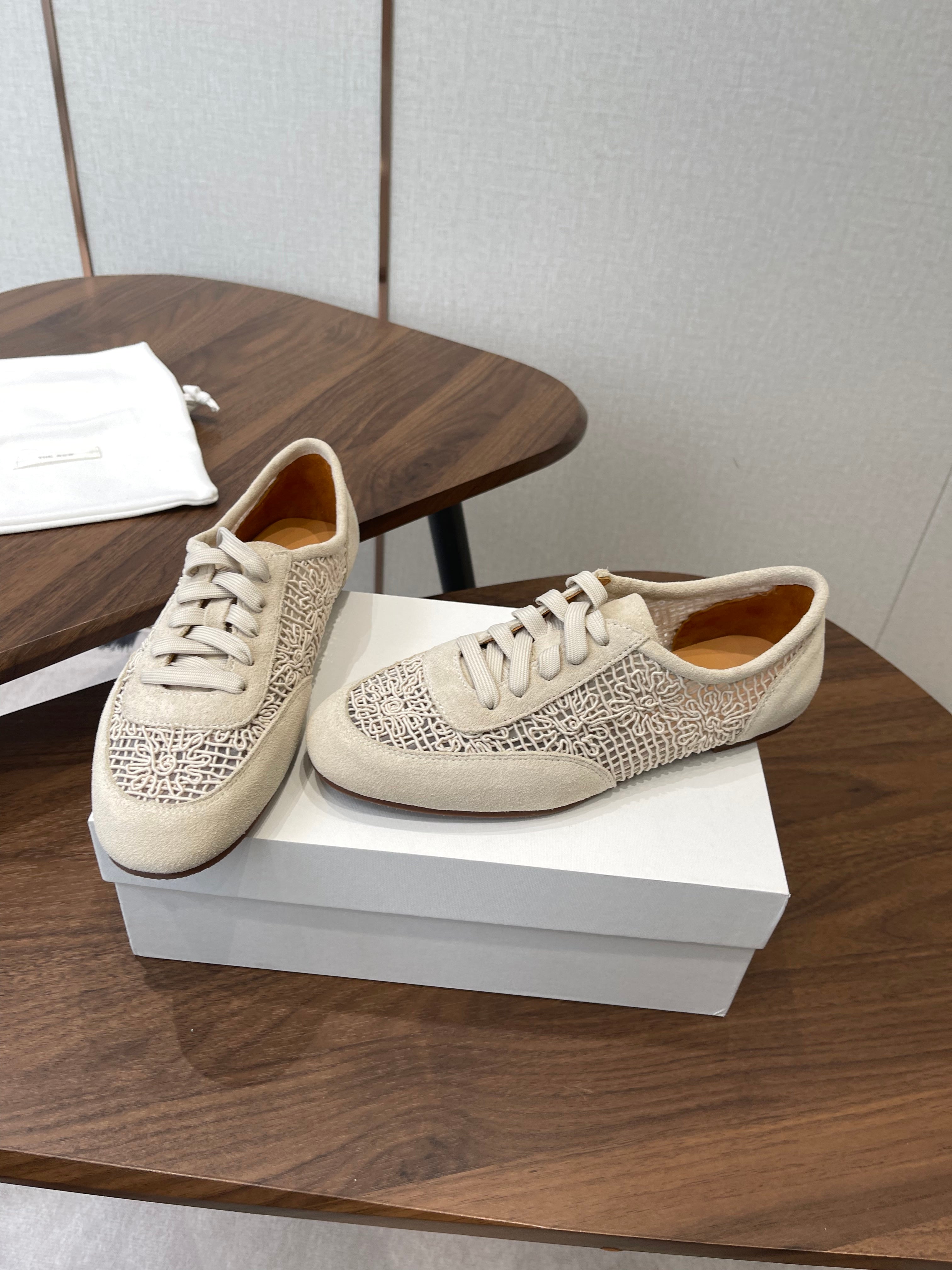 T-Sneakers
