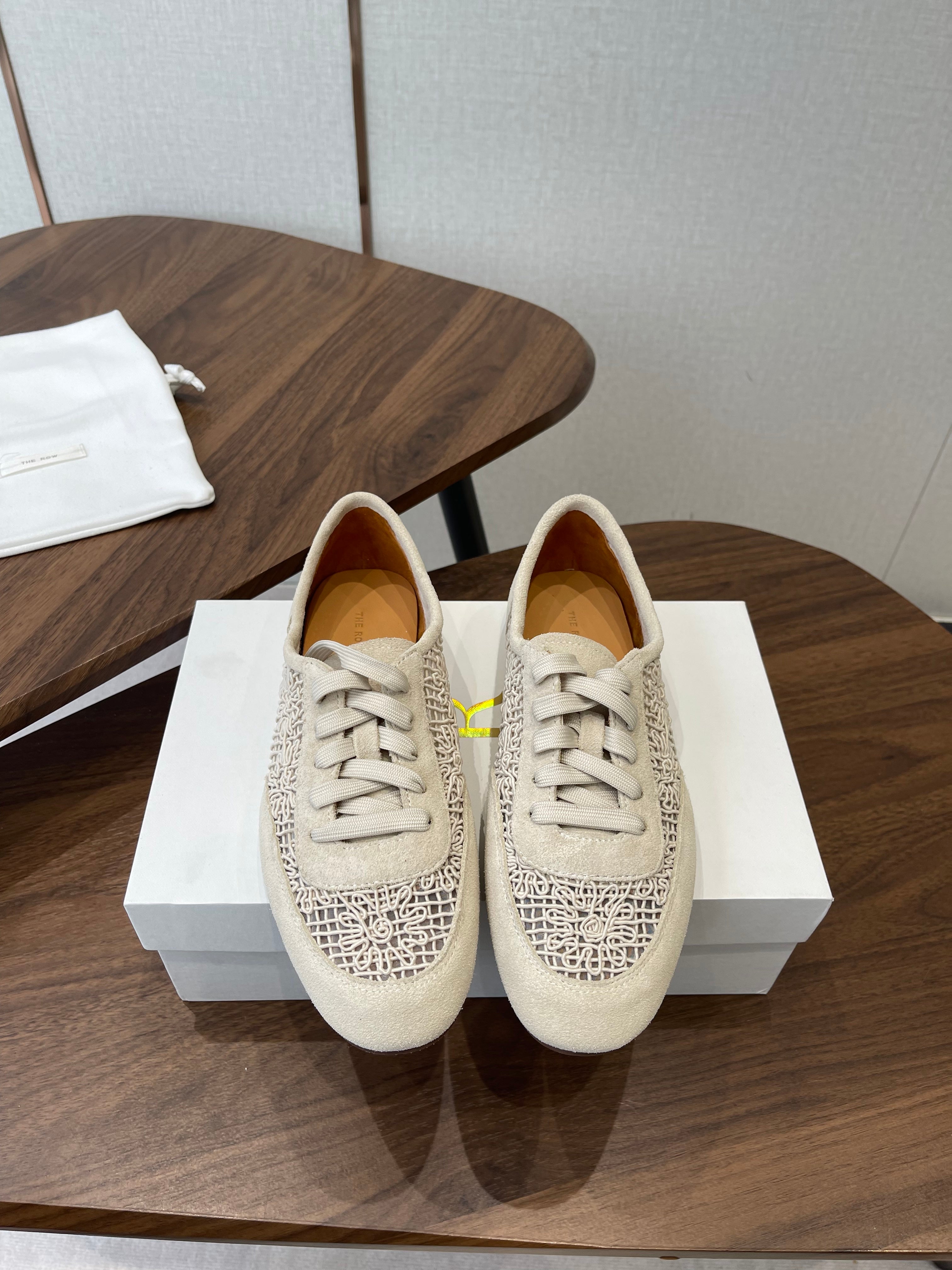 T-Sneakers