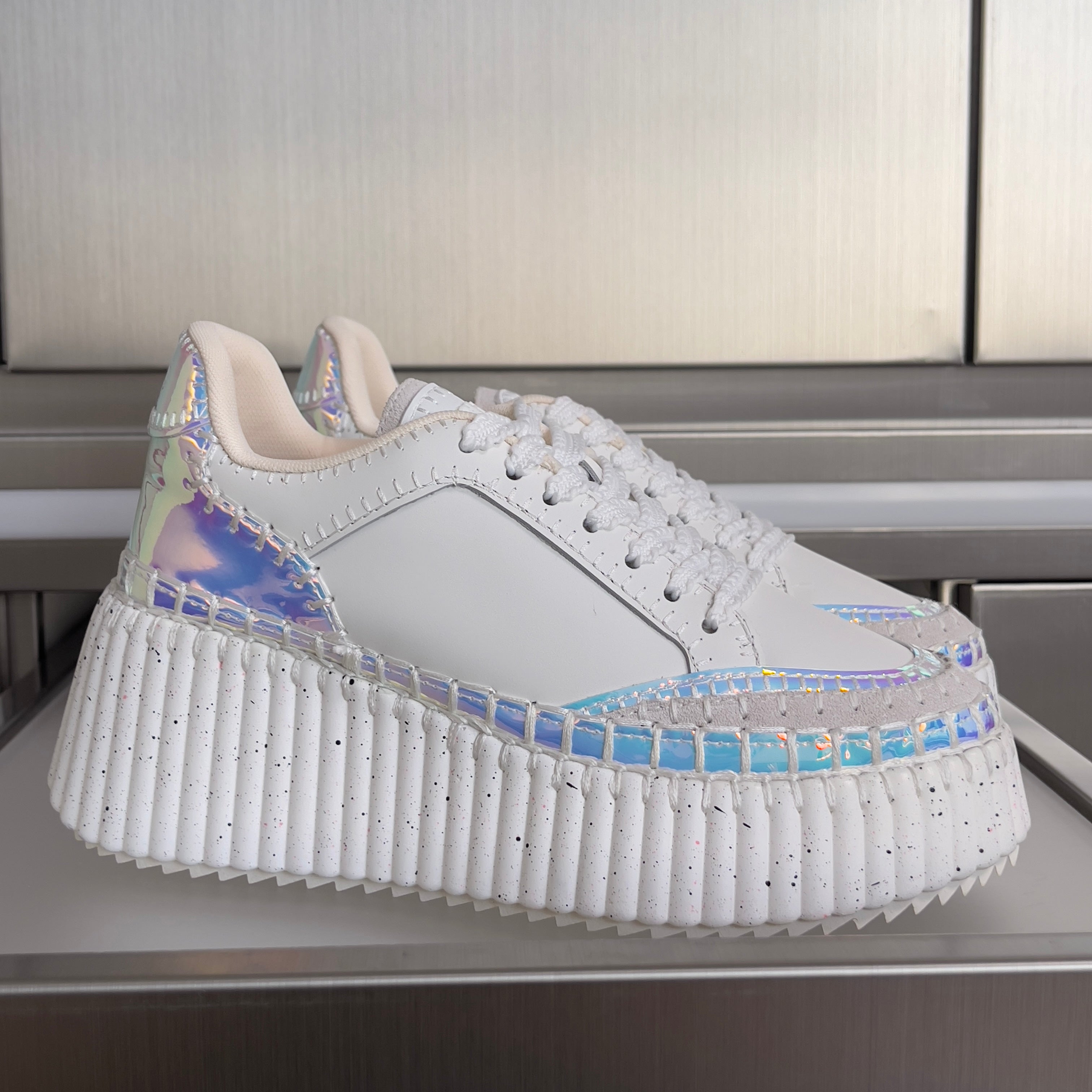 H-Sneakers