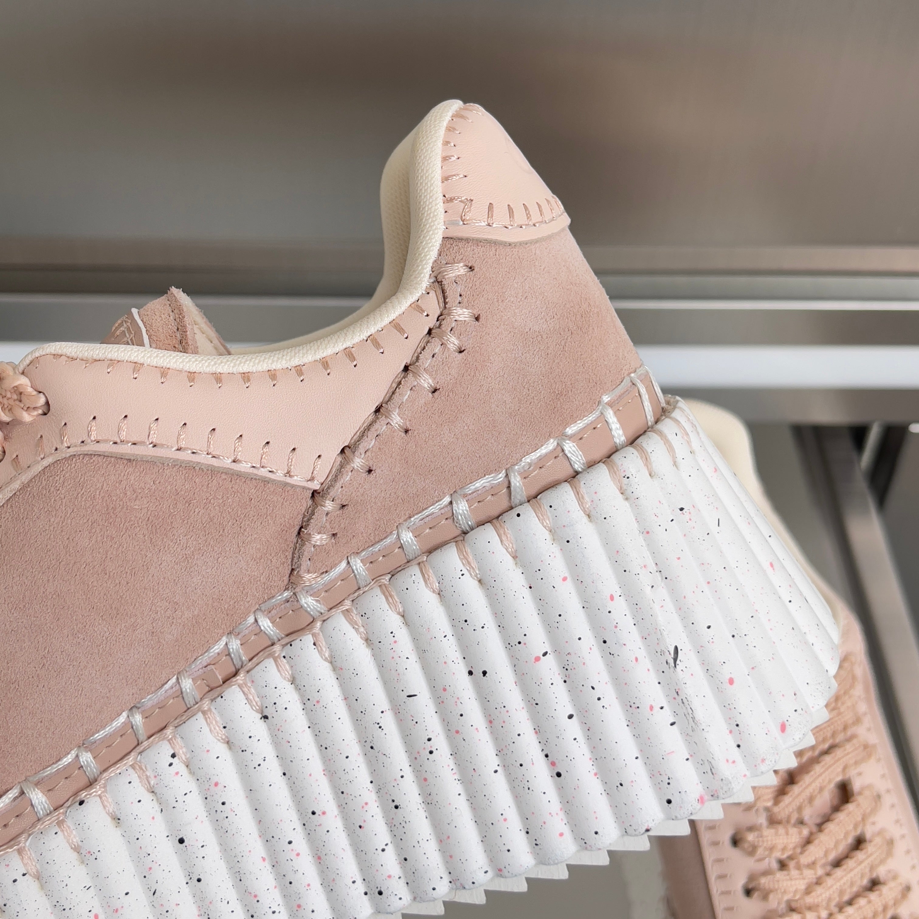 H-Sneakers