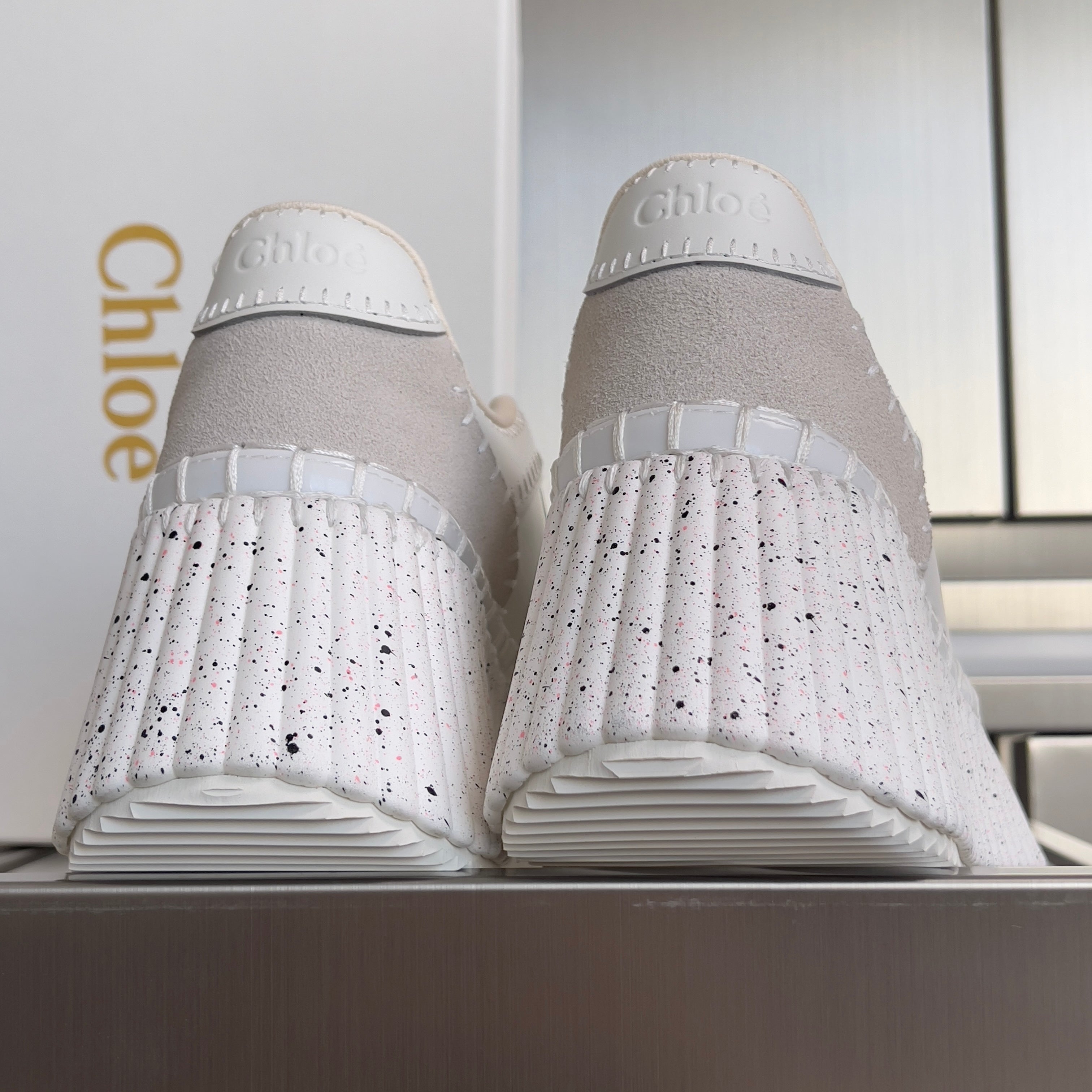 H-Sneakers