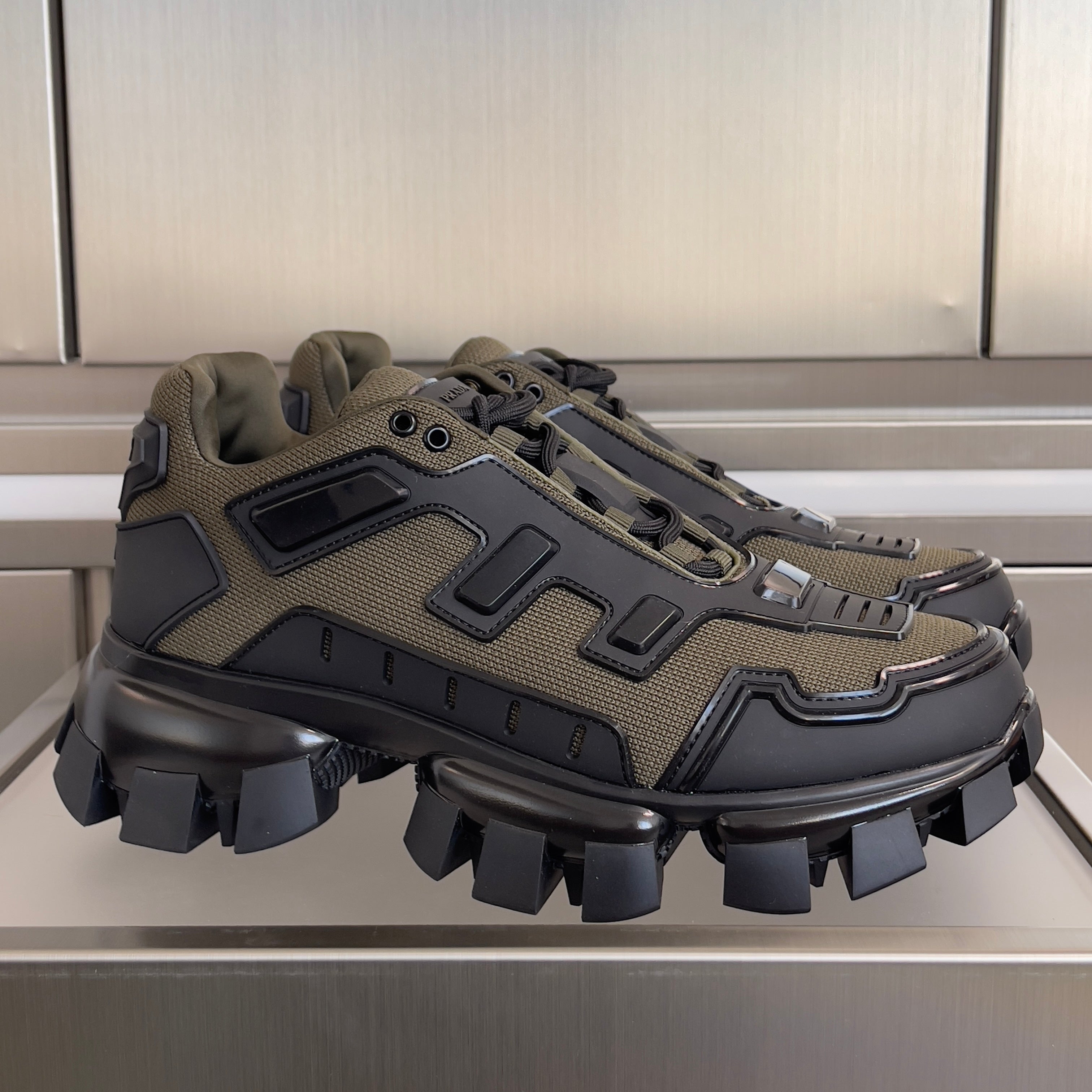 P-Sneakers