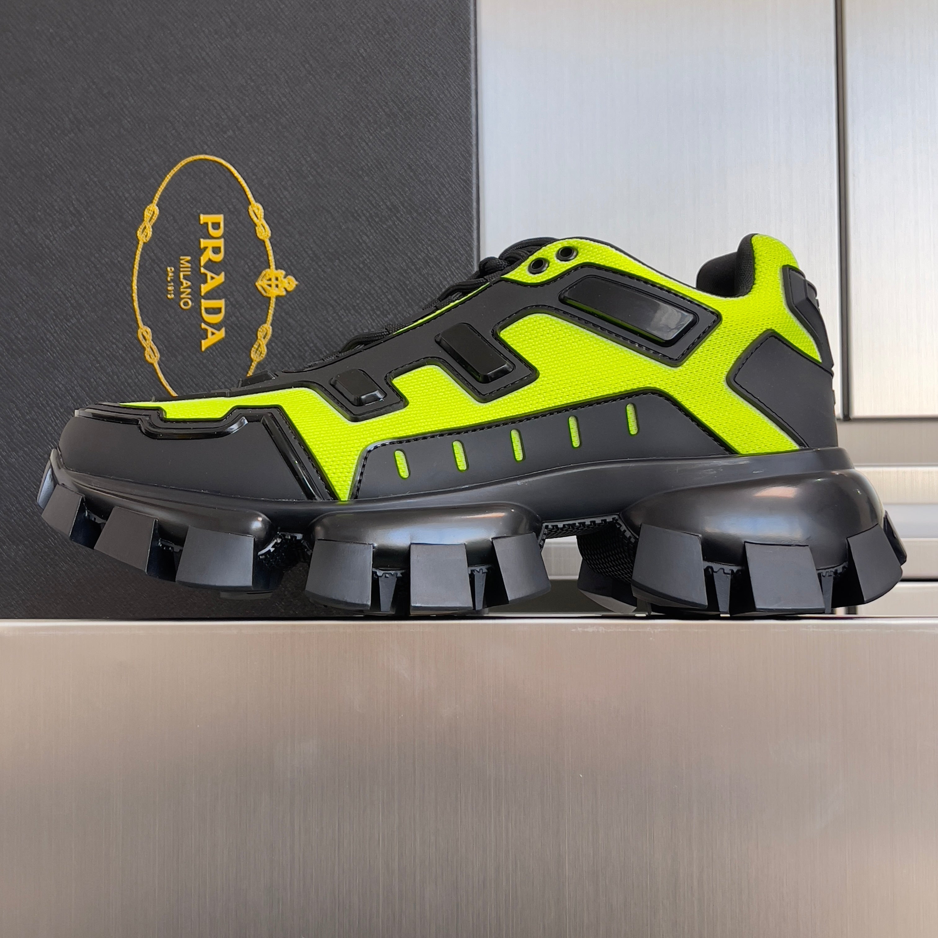 P-Sneakers