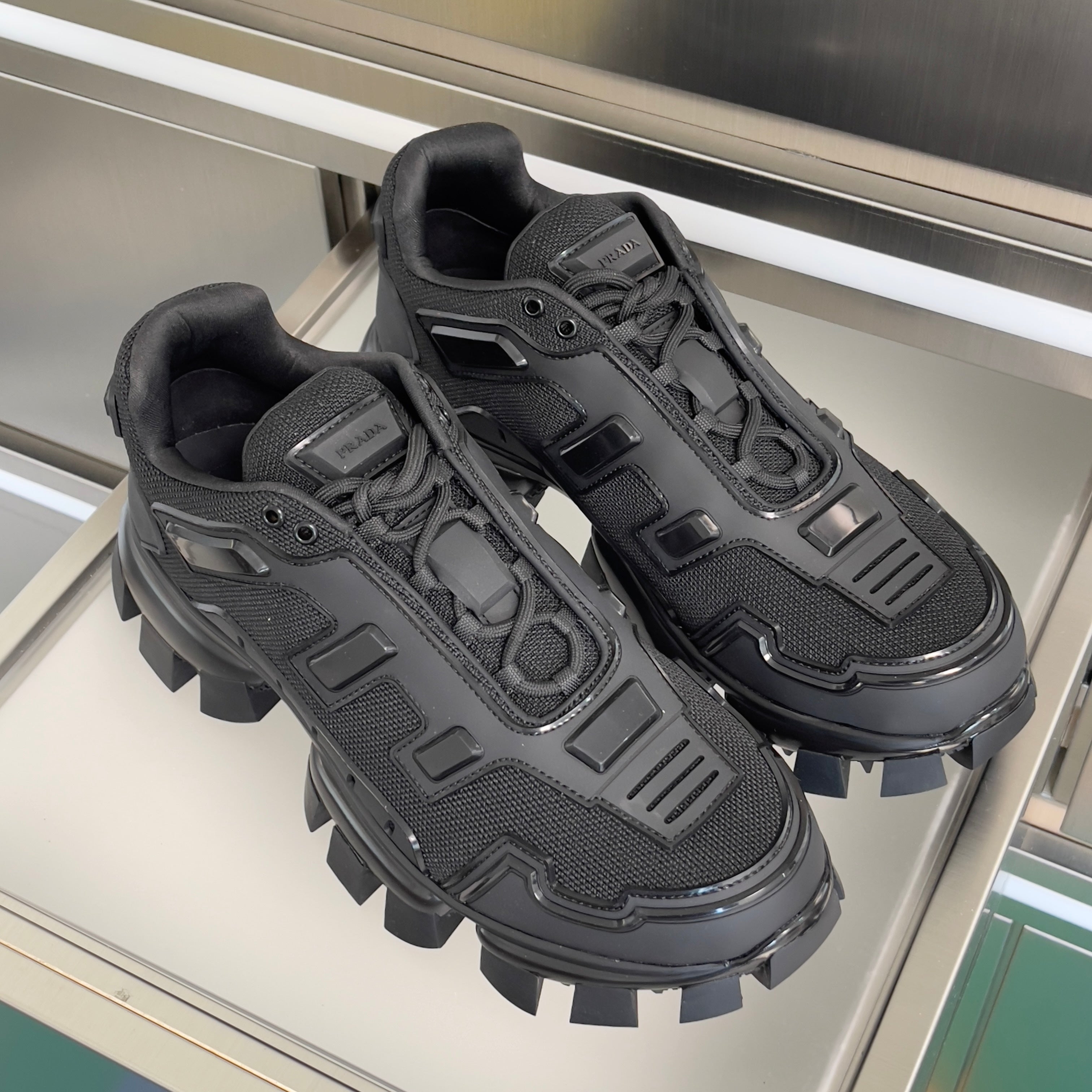 P-Sneakers