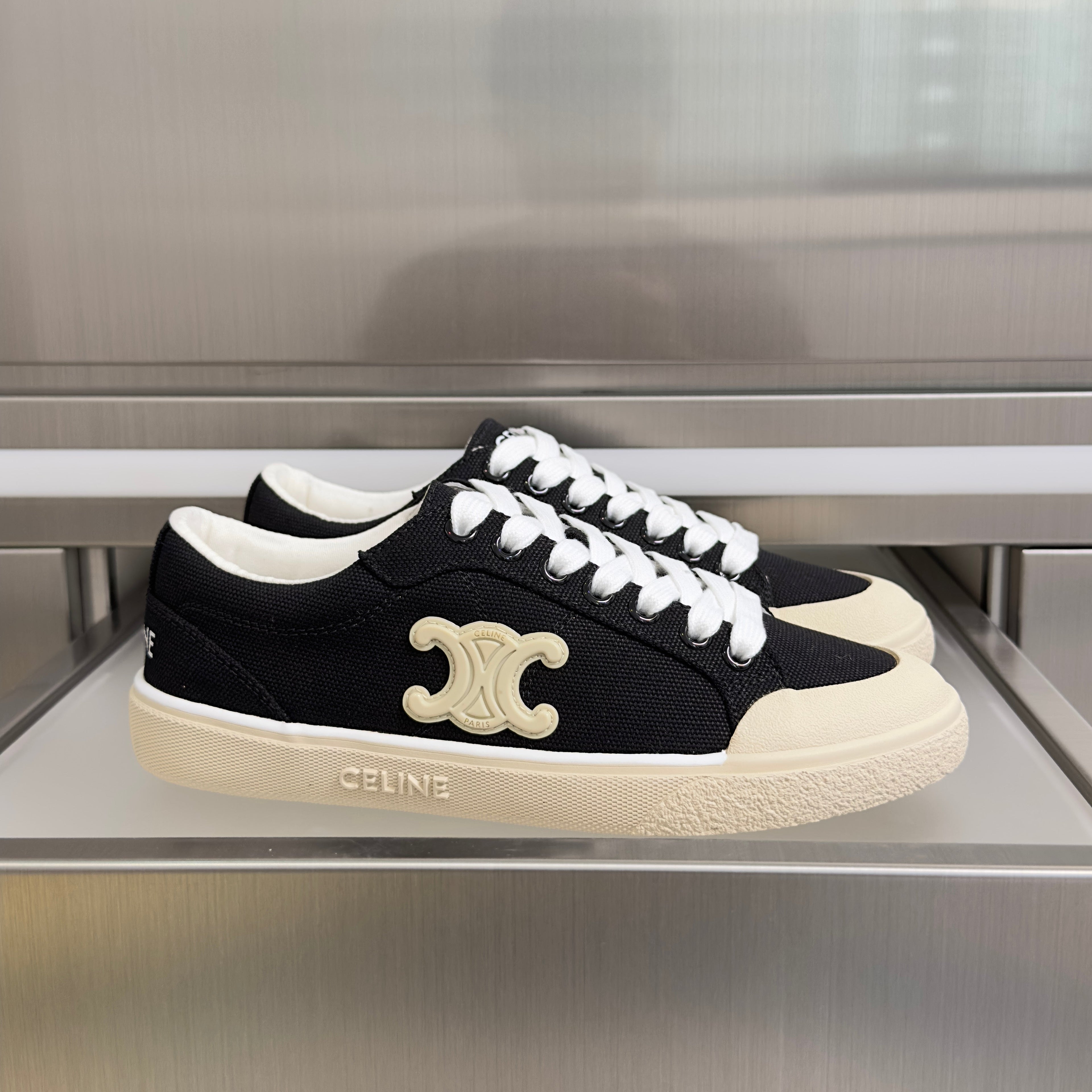 S-Sneakers