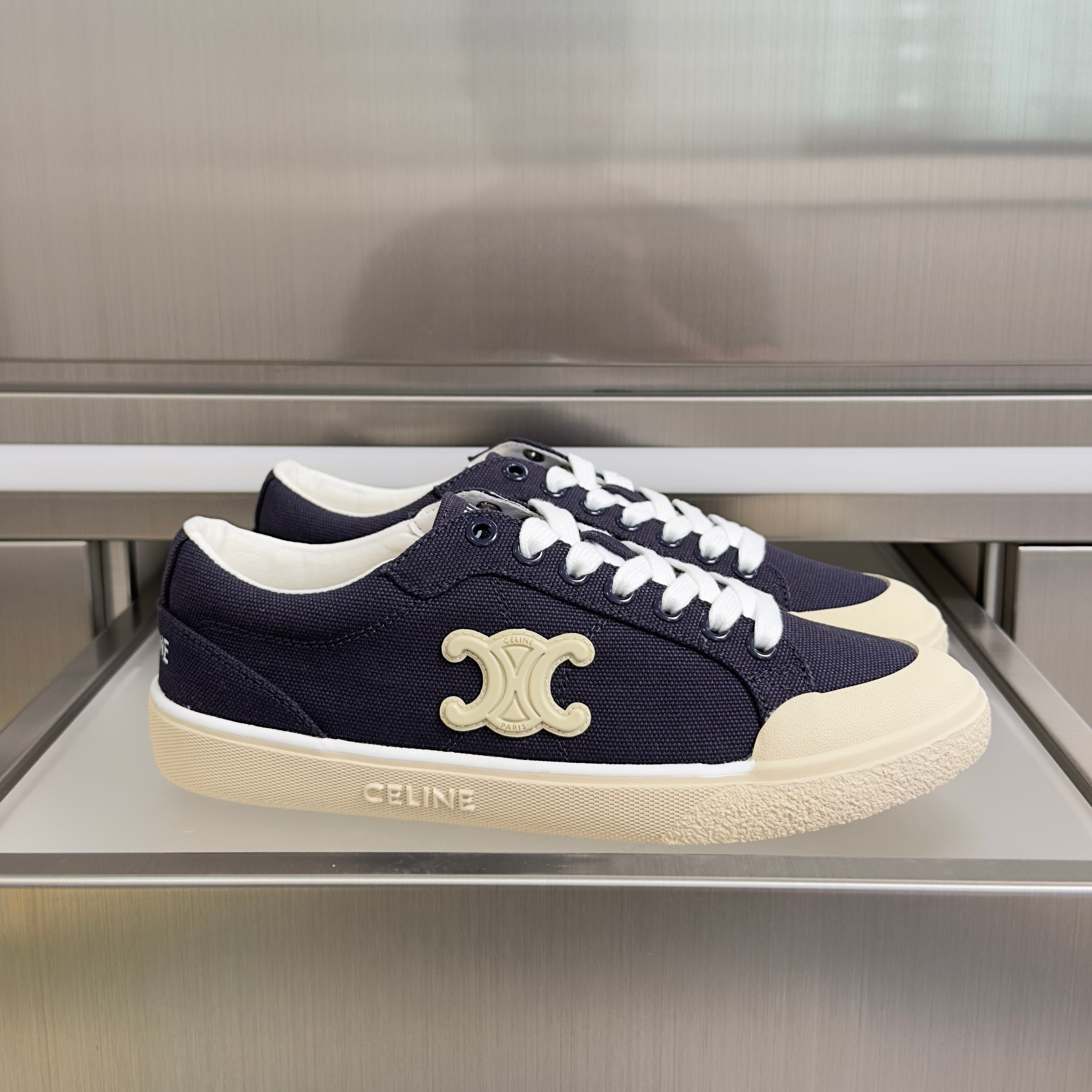 S-Sneakers