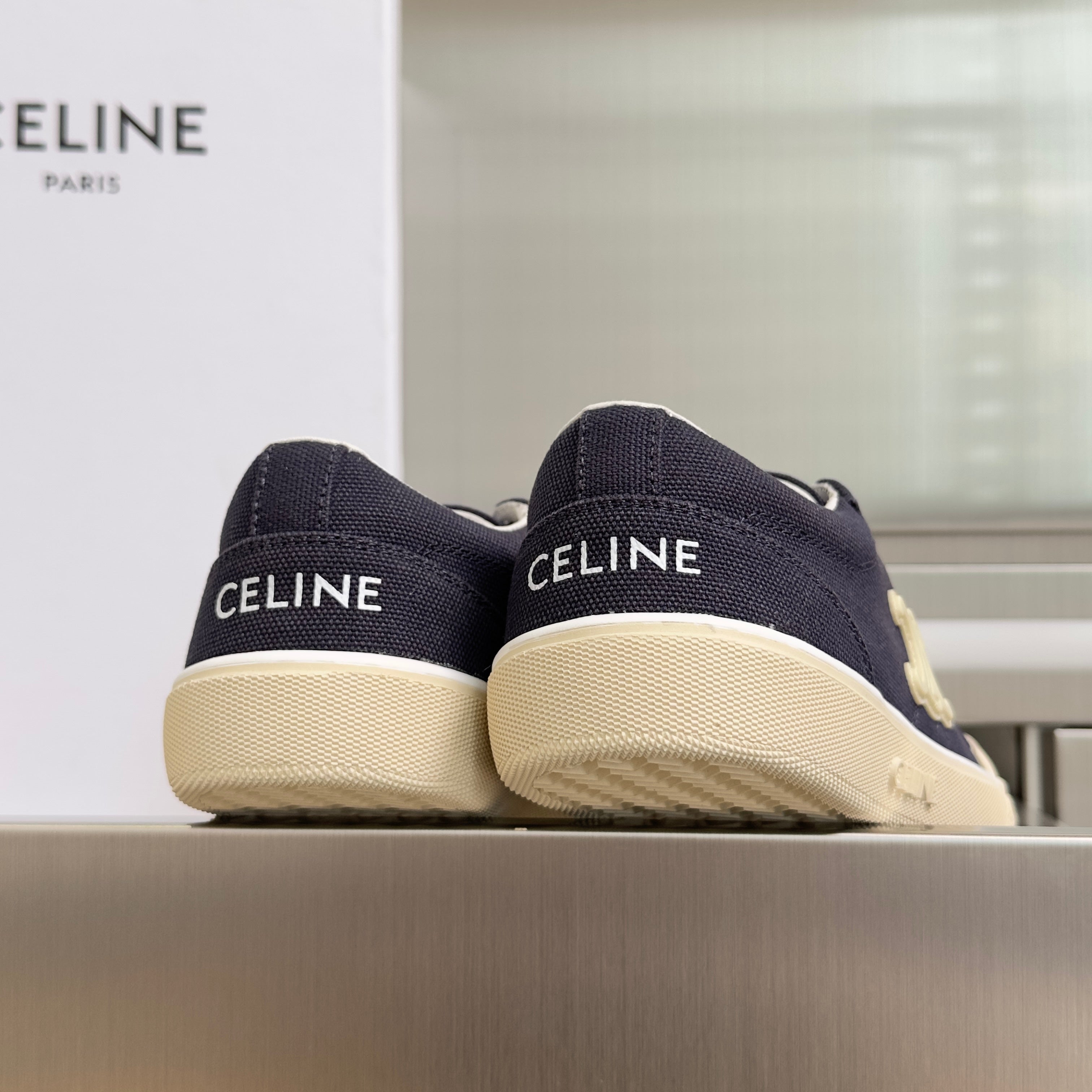 S-Sneakers