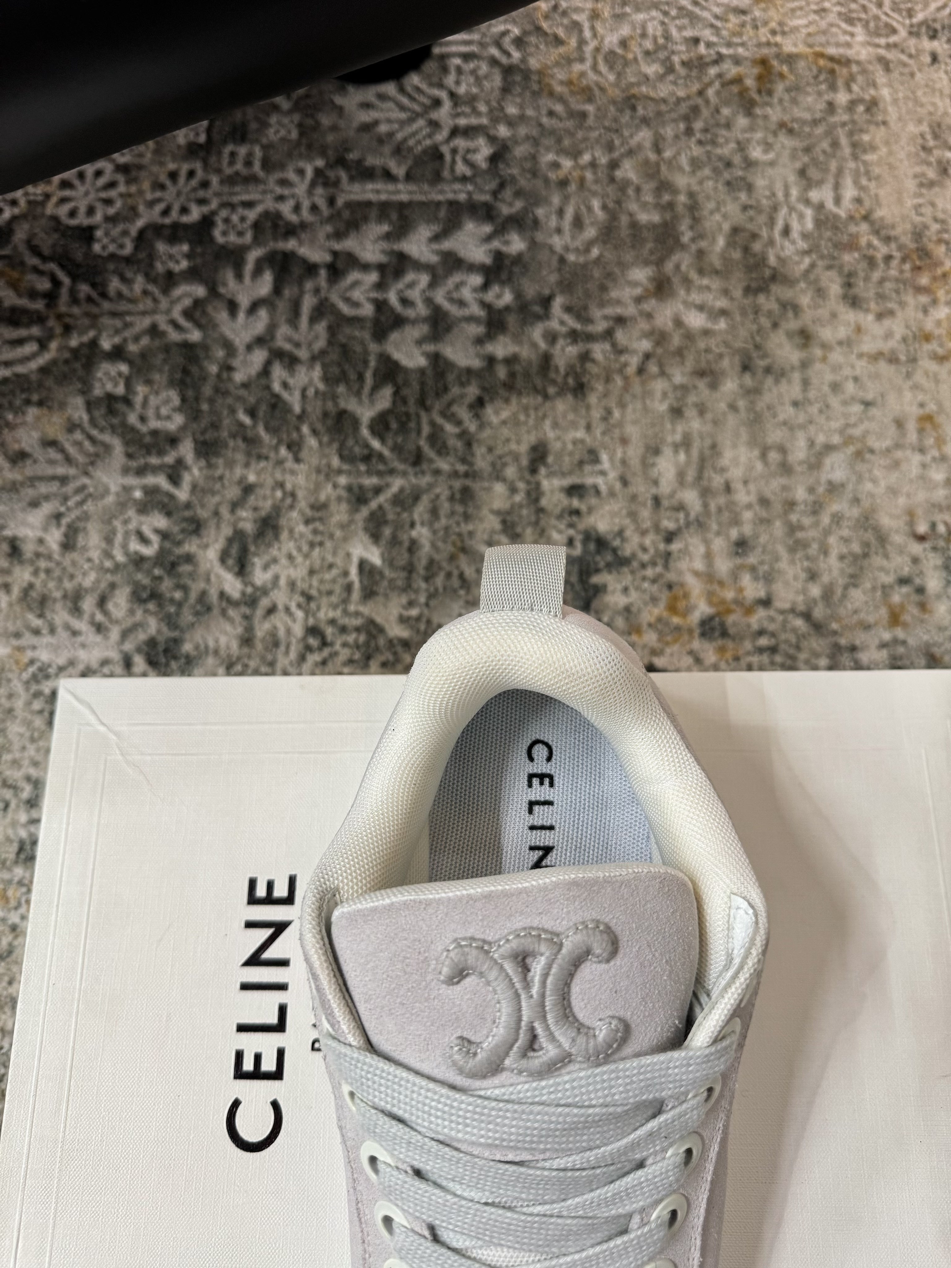 S-Sneakers
