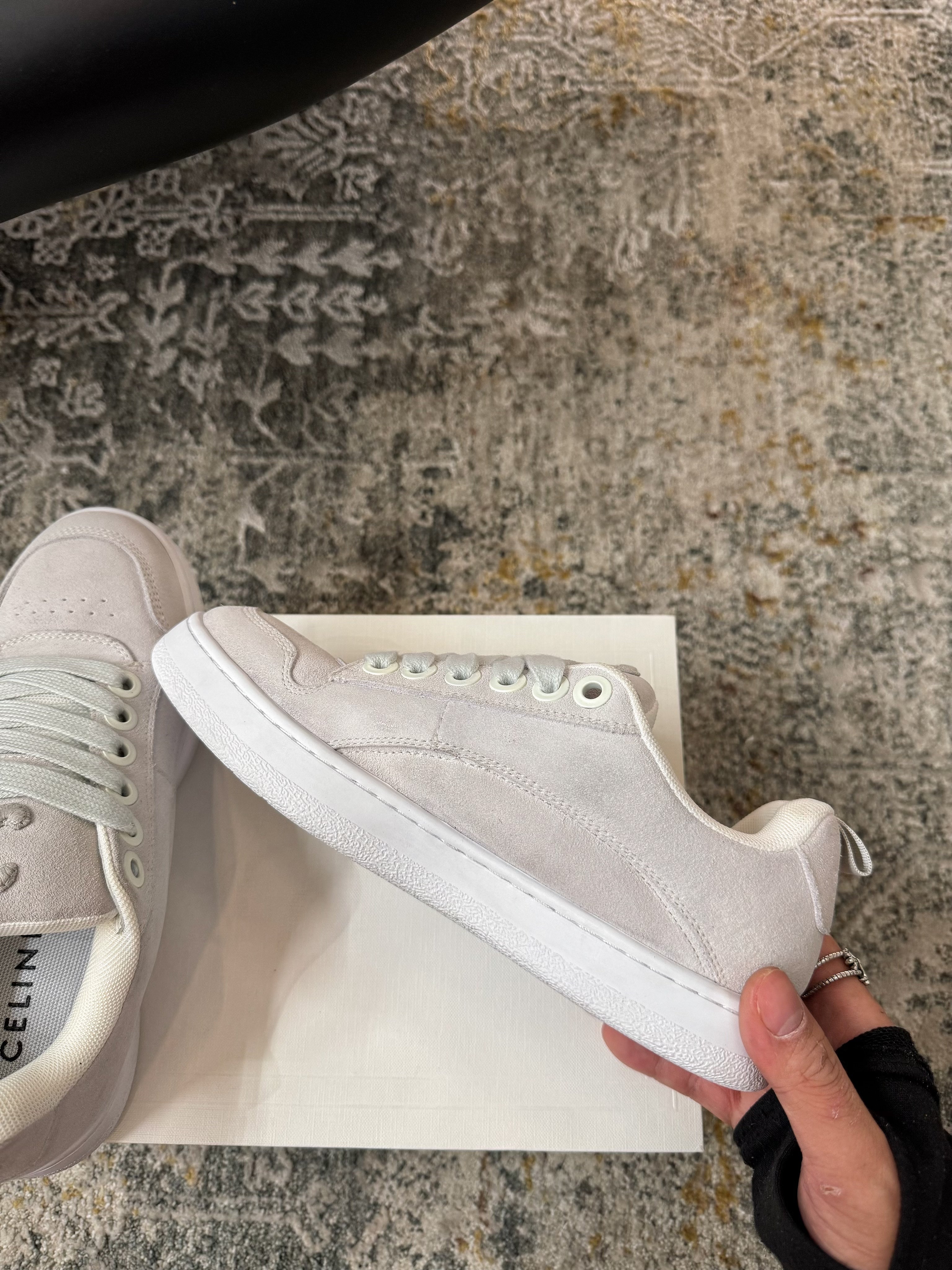 S-Sneakers