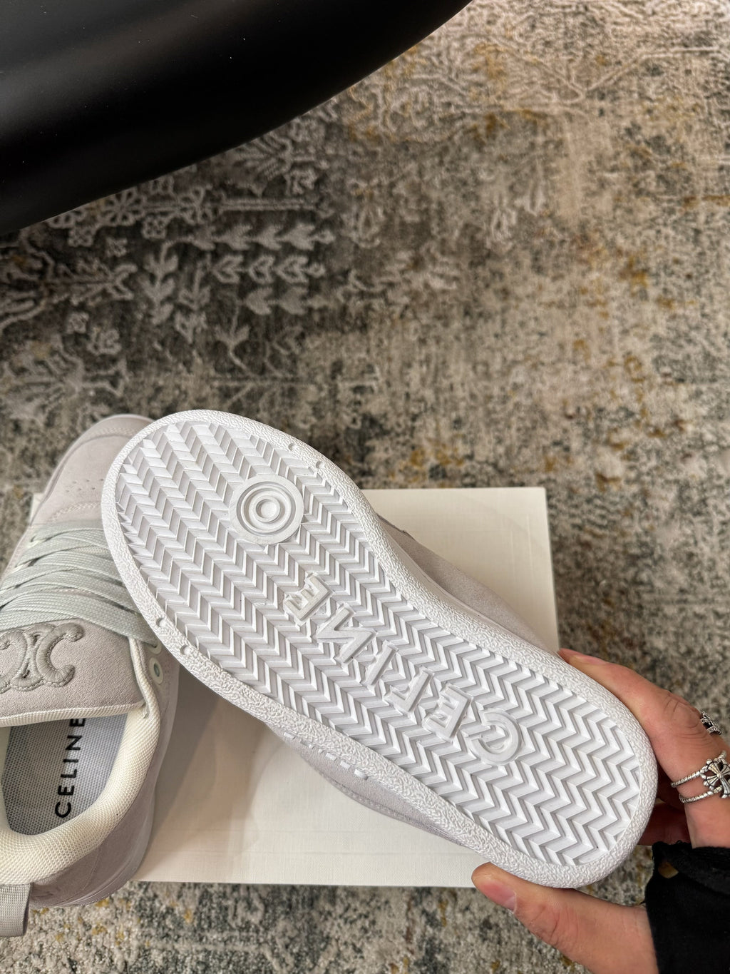 S-Sneakers