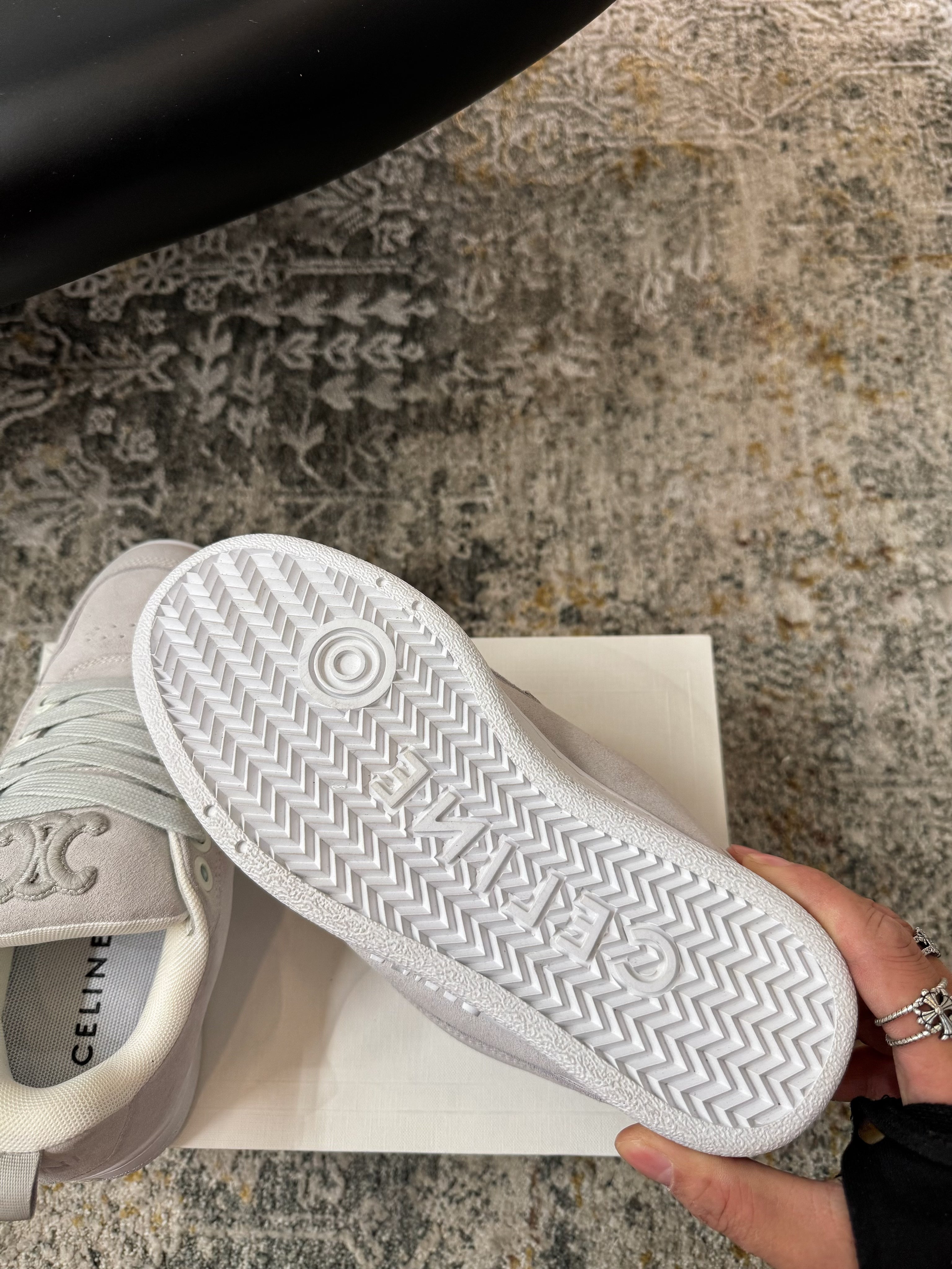 S-Sneakers