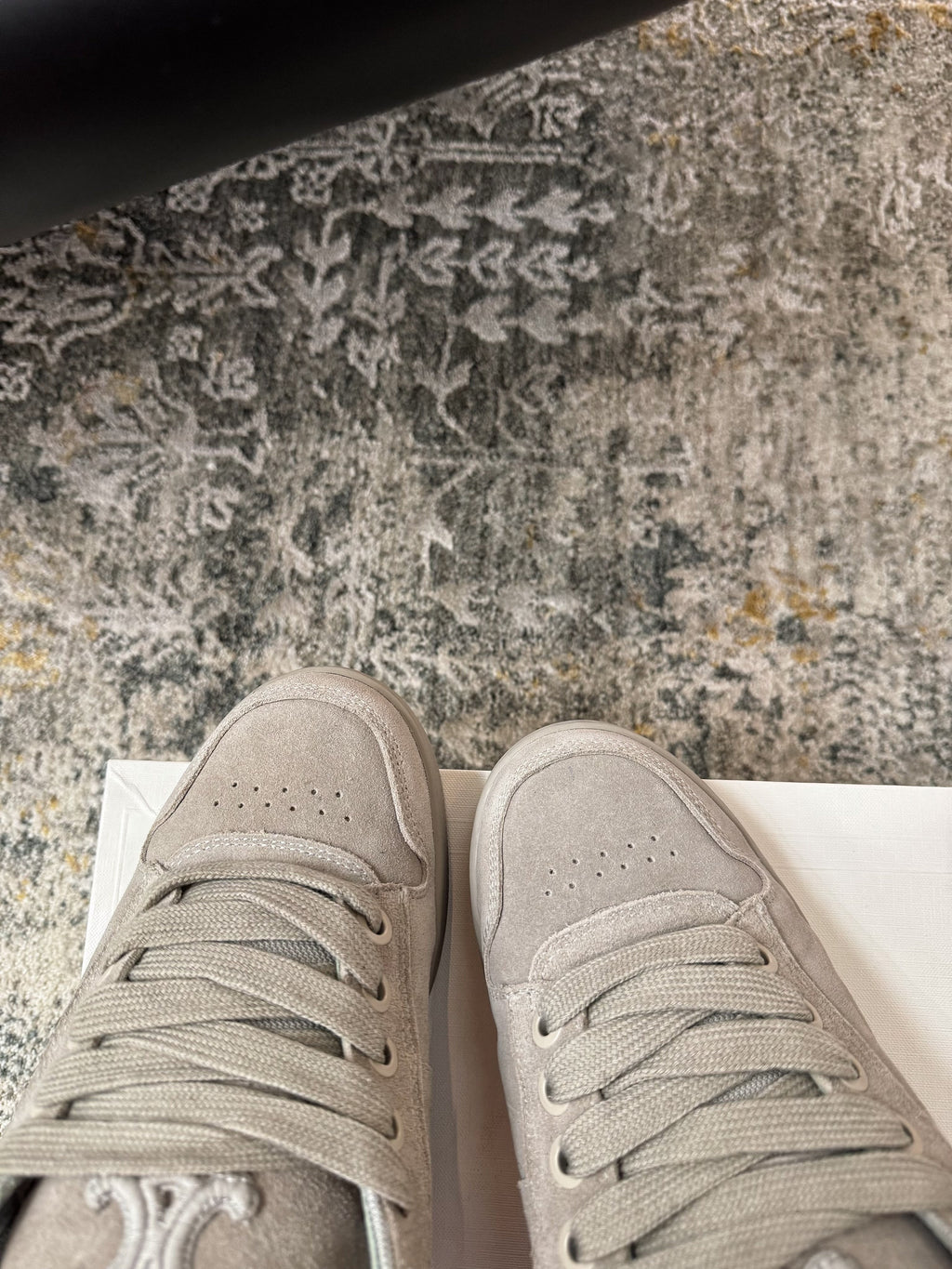 S-Sneakers