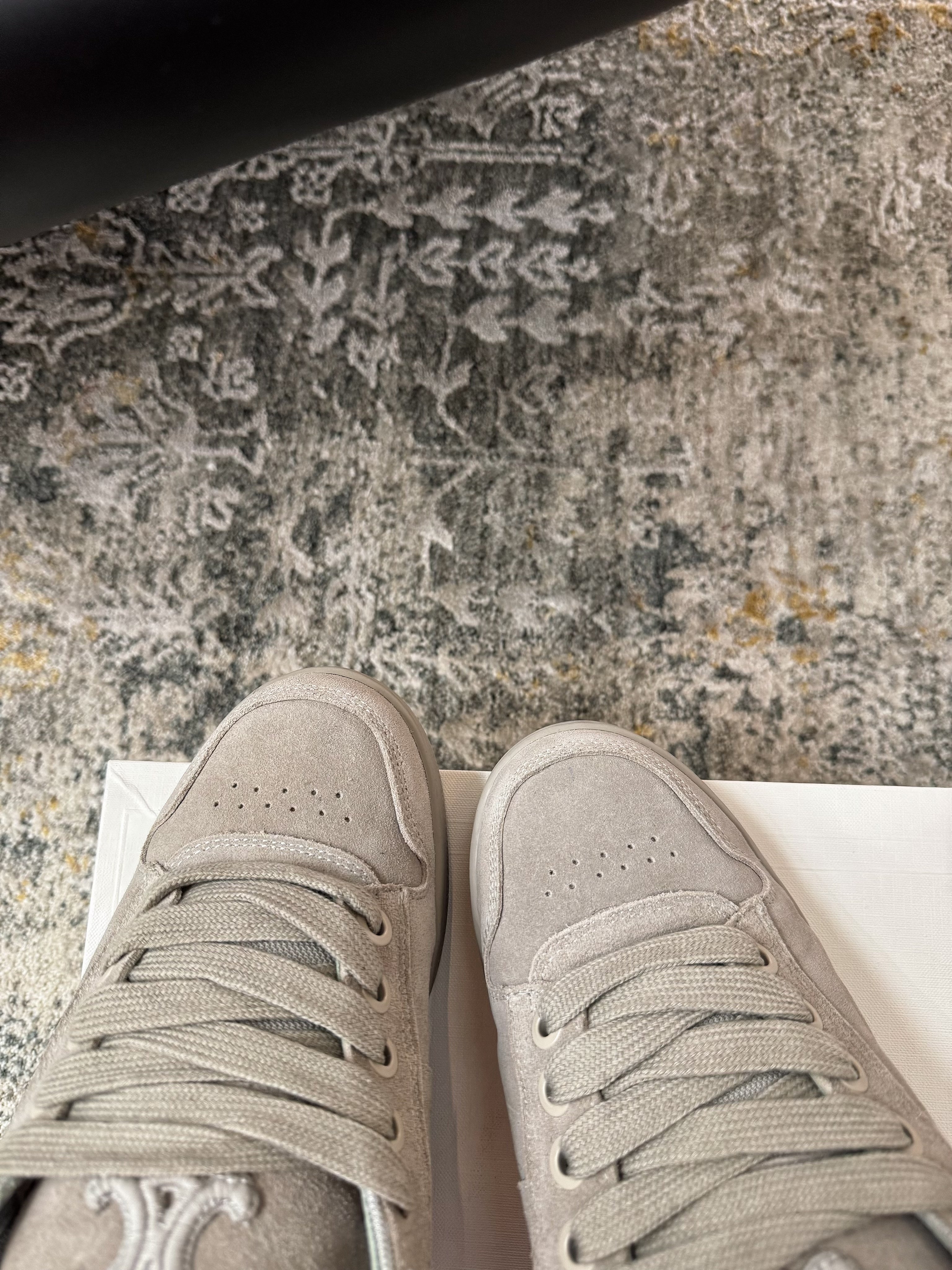 S-Sneakers