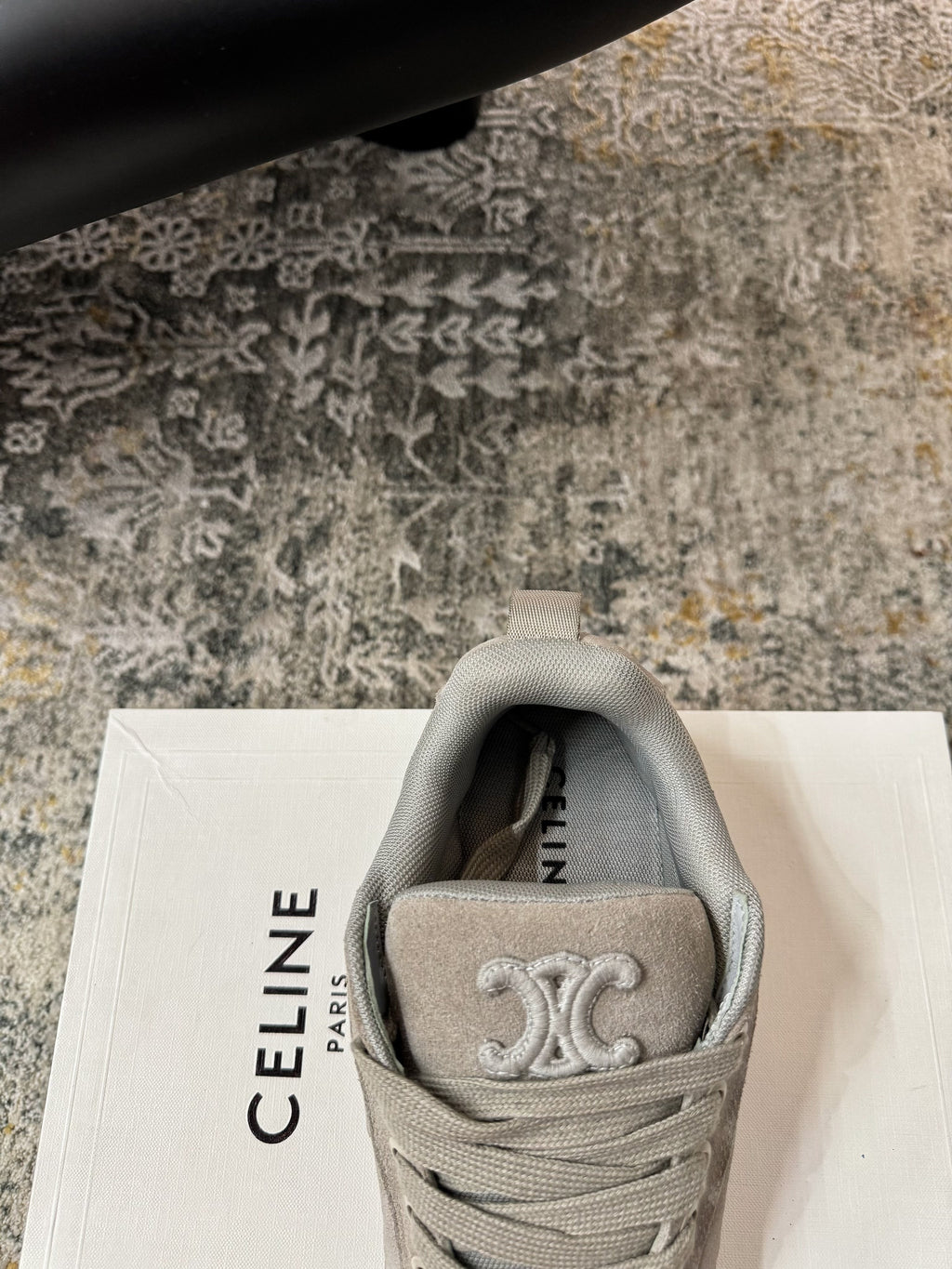 S-Sneakers