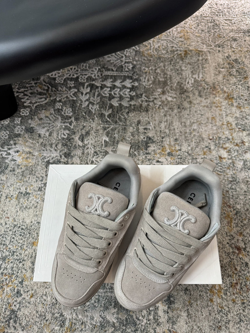 S-Sneakers
