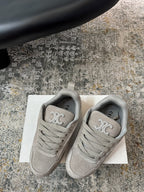 S-Sneakers