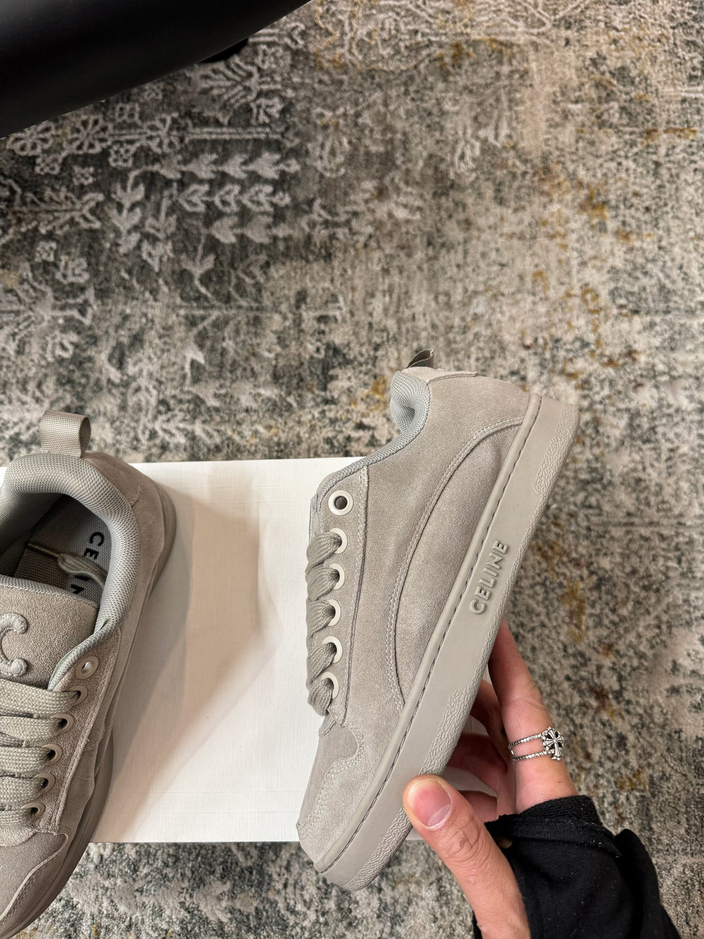 S-Sneakers