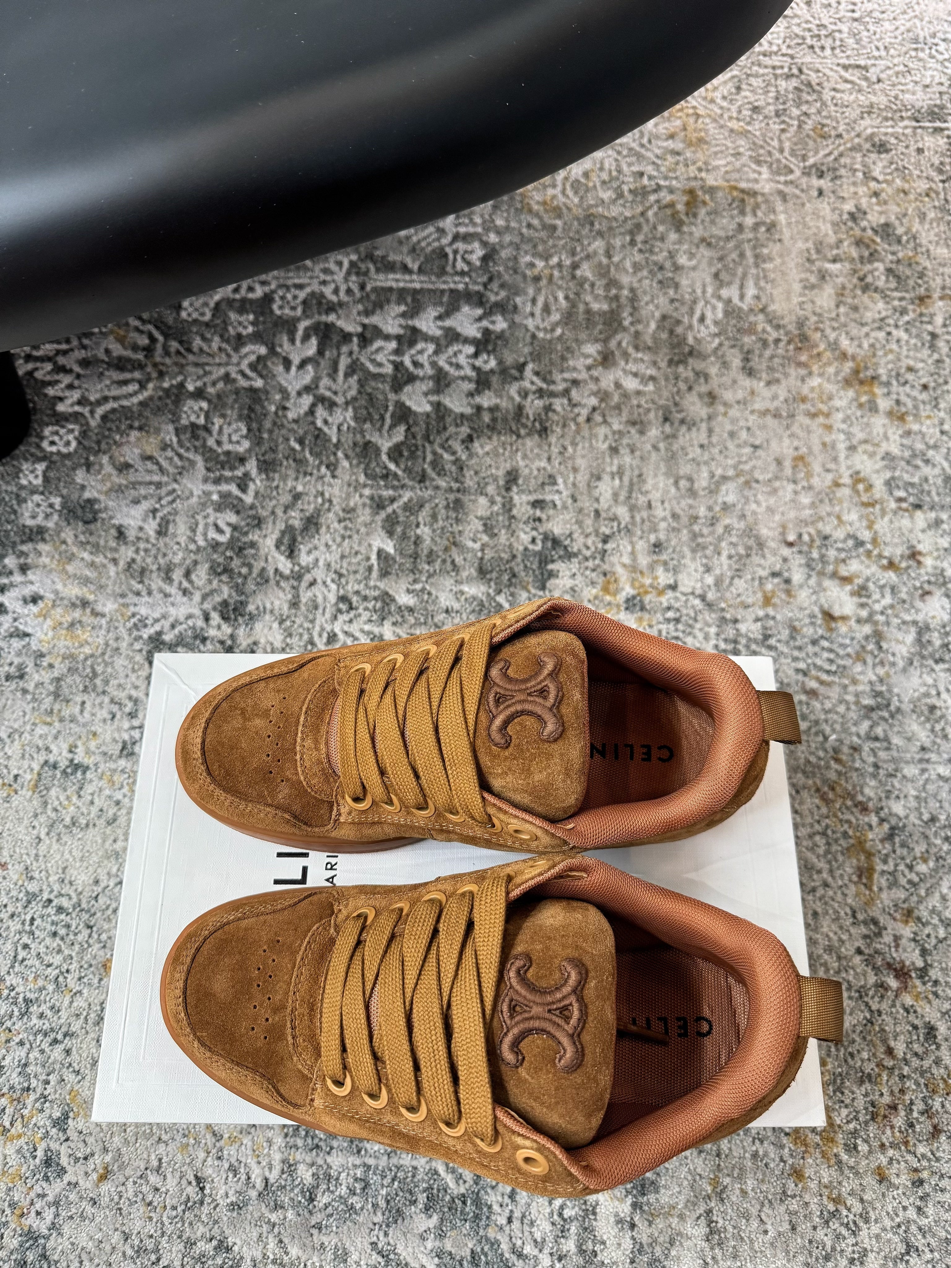 S-Sneakers
