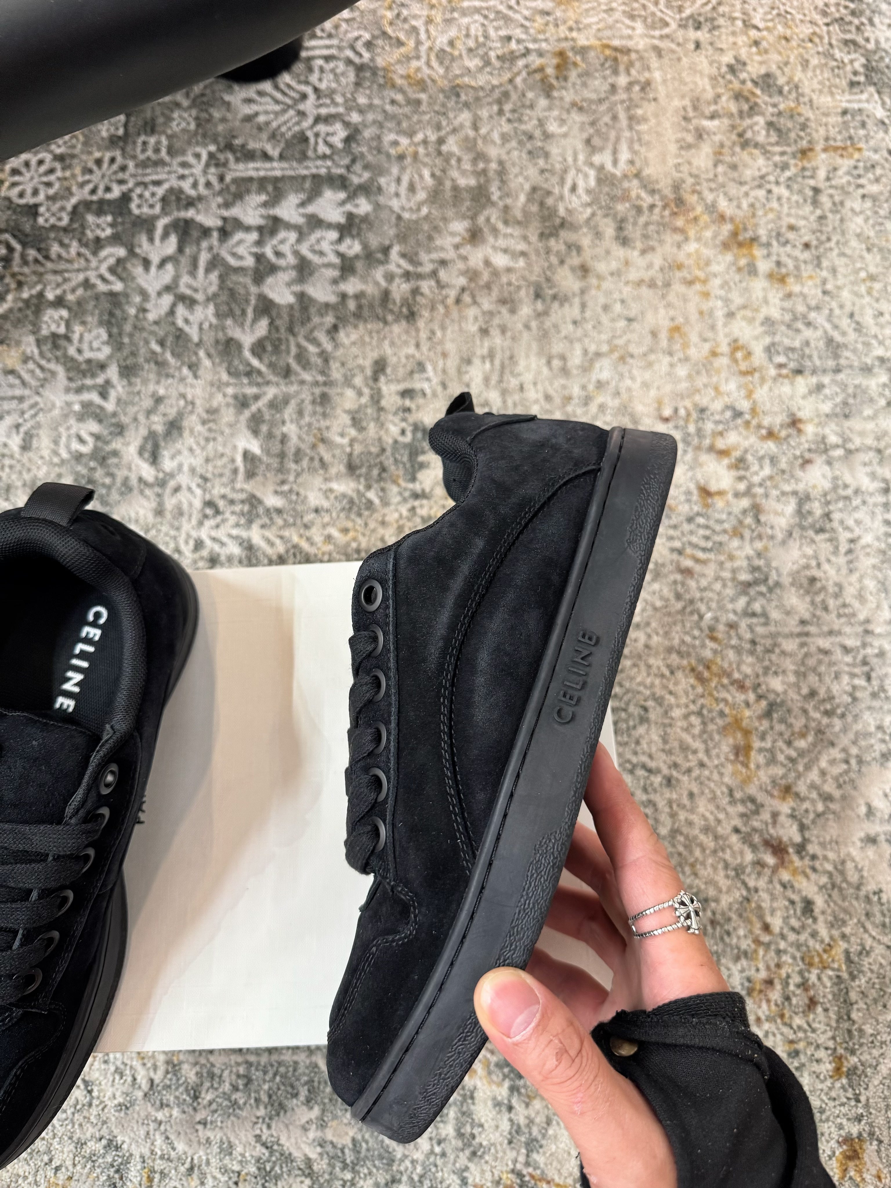 S-Sneakers