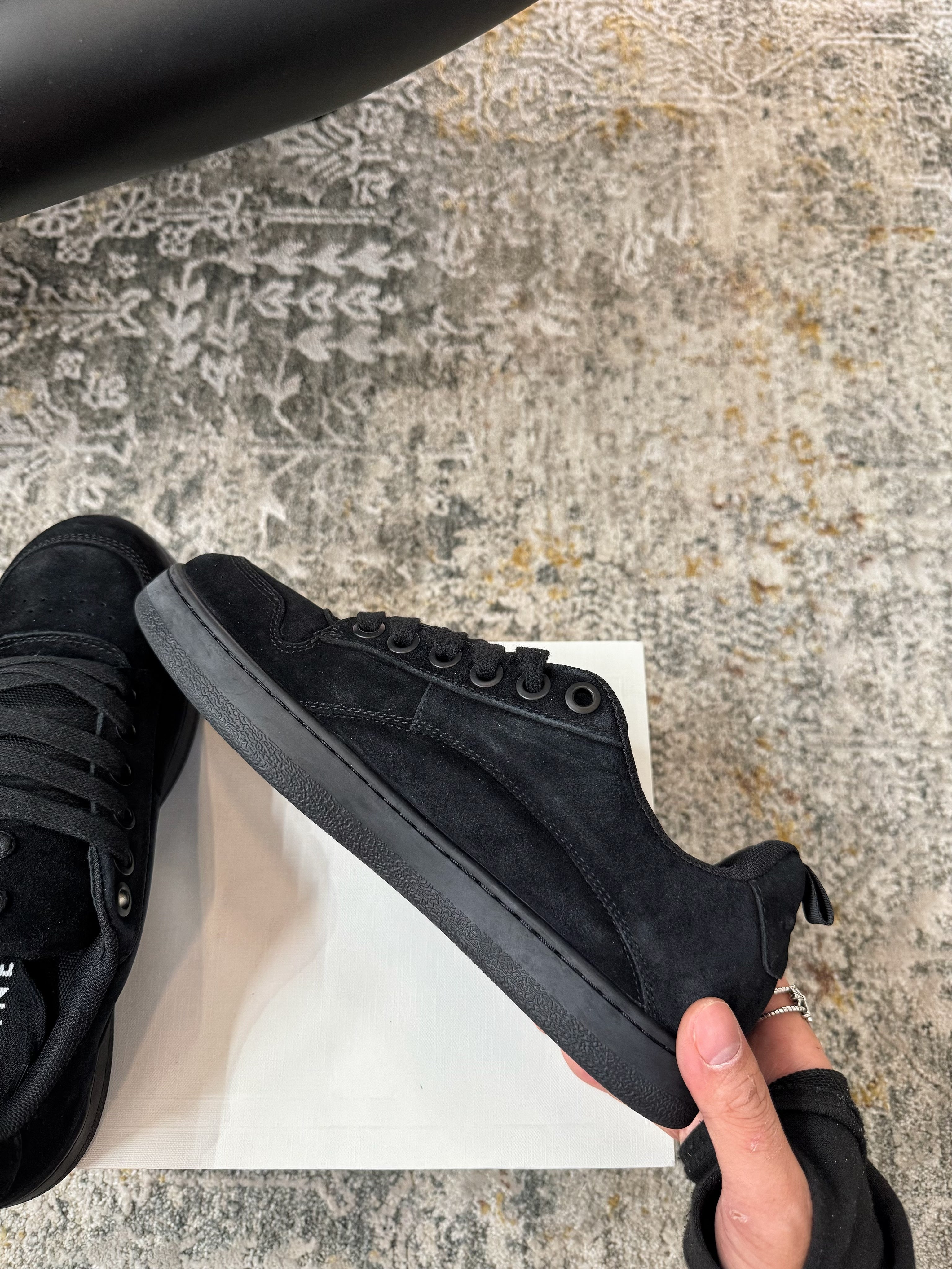 S-Sneakers