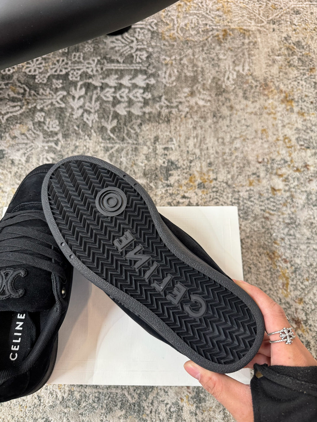S-Sneakers