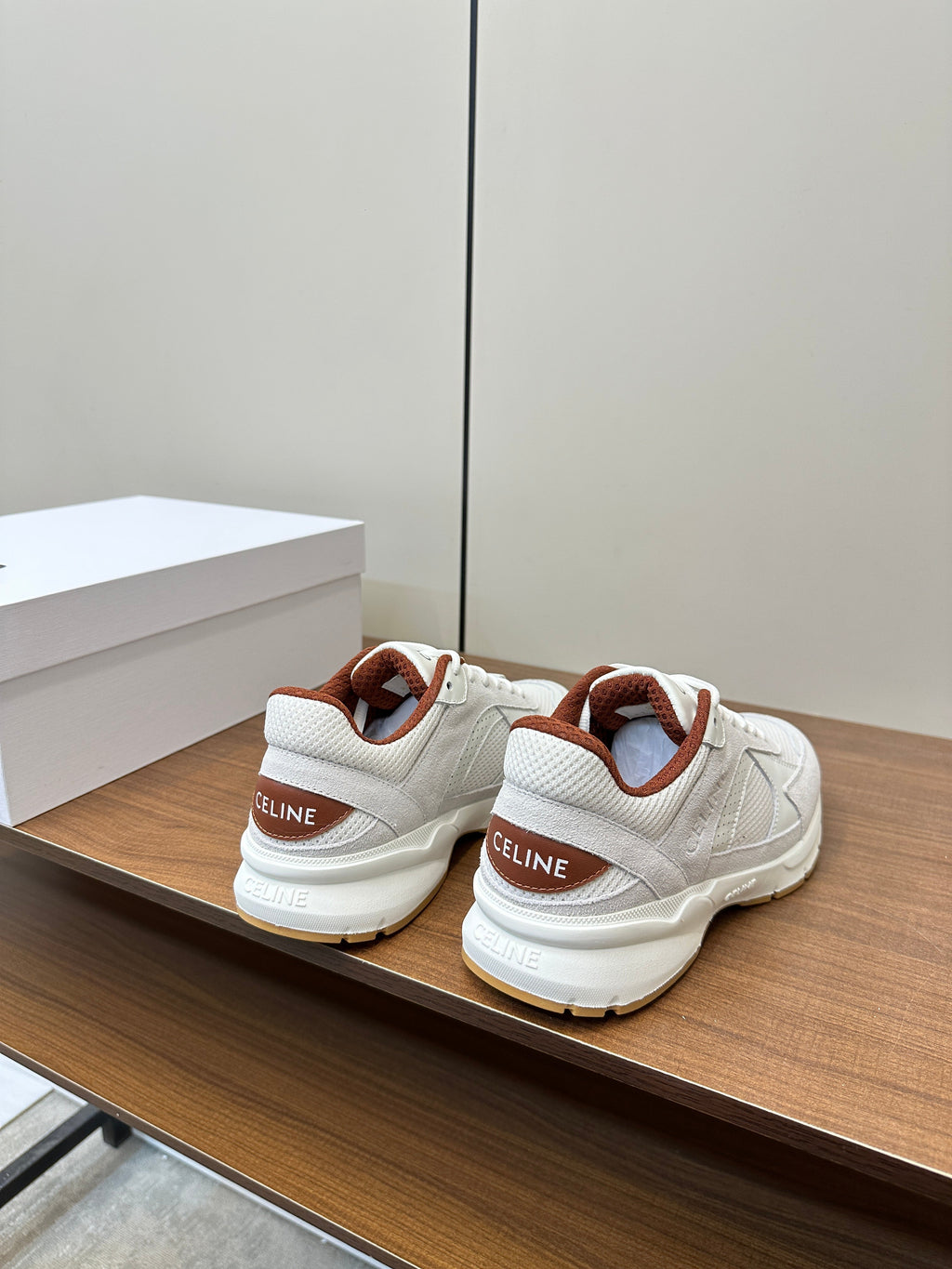 S-Sneakers