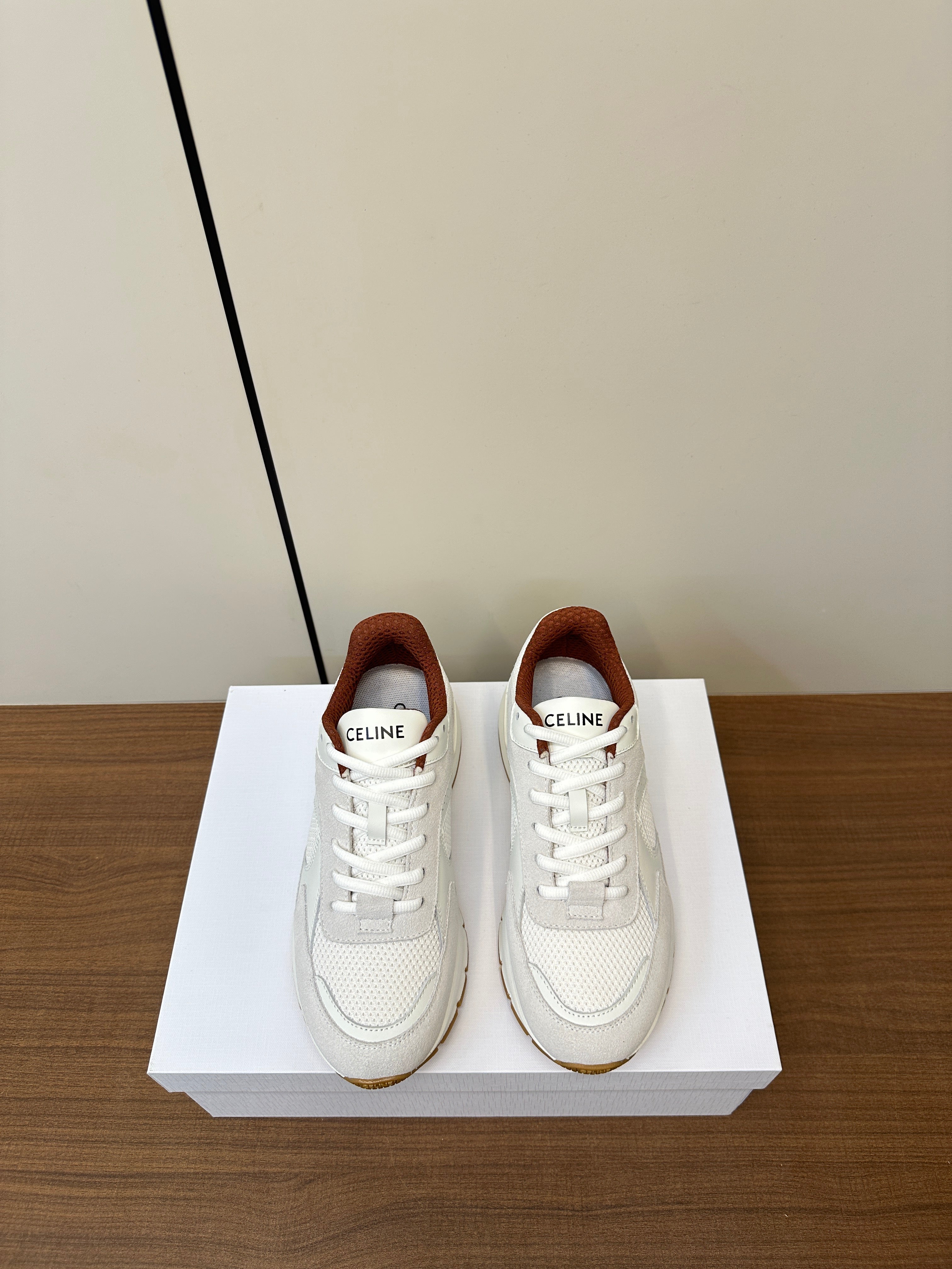 S-Sneakers