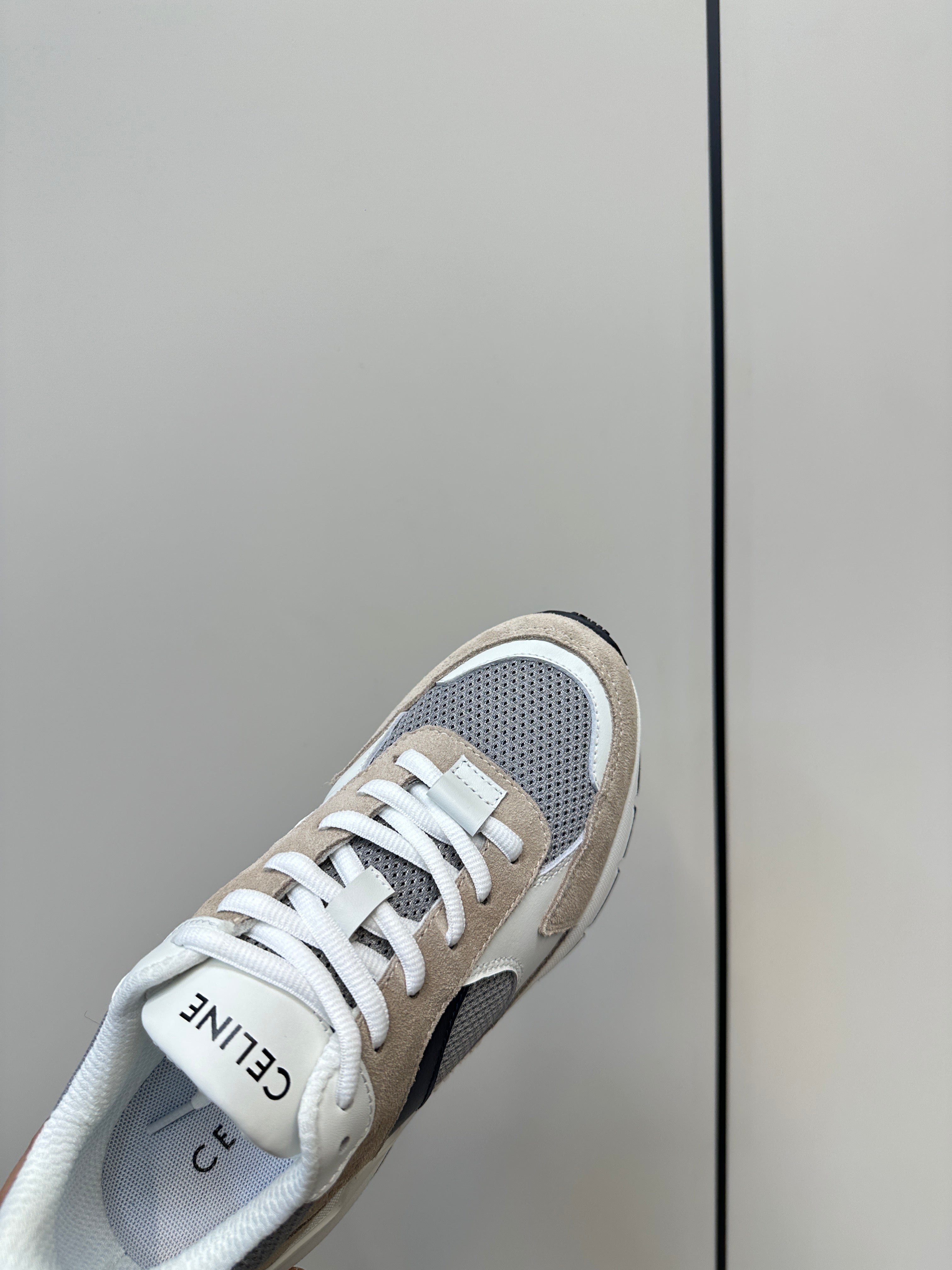 S-Sneakers